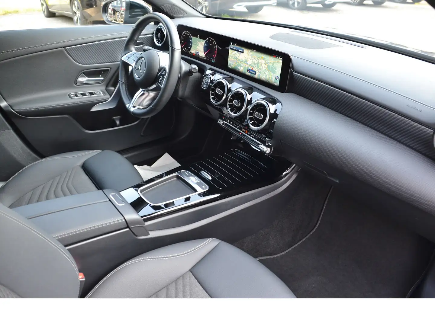 Mercedes-Benz CLA 180 Progressive Line Adv (7GT Noir - 2
