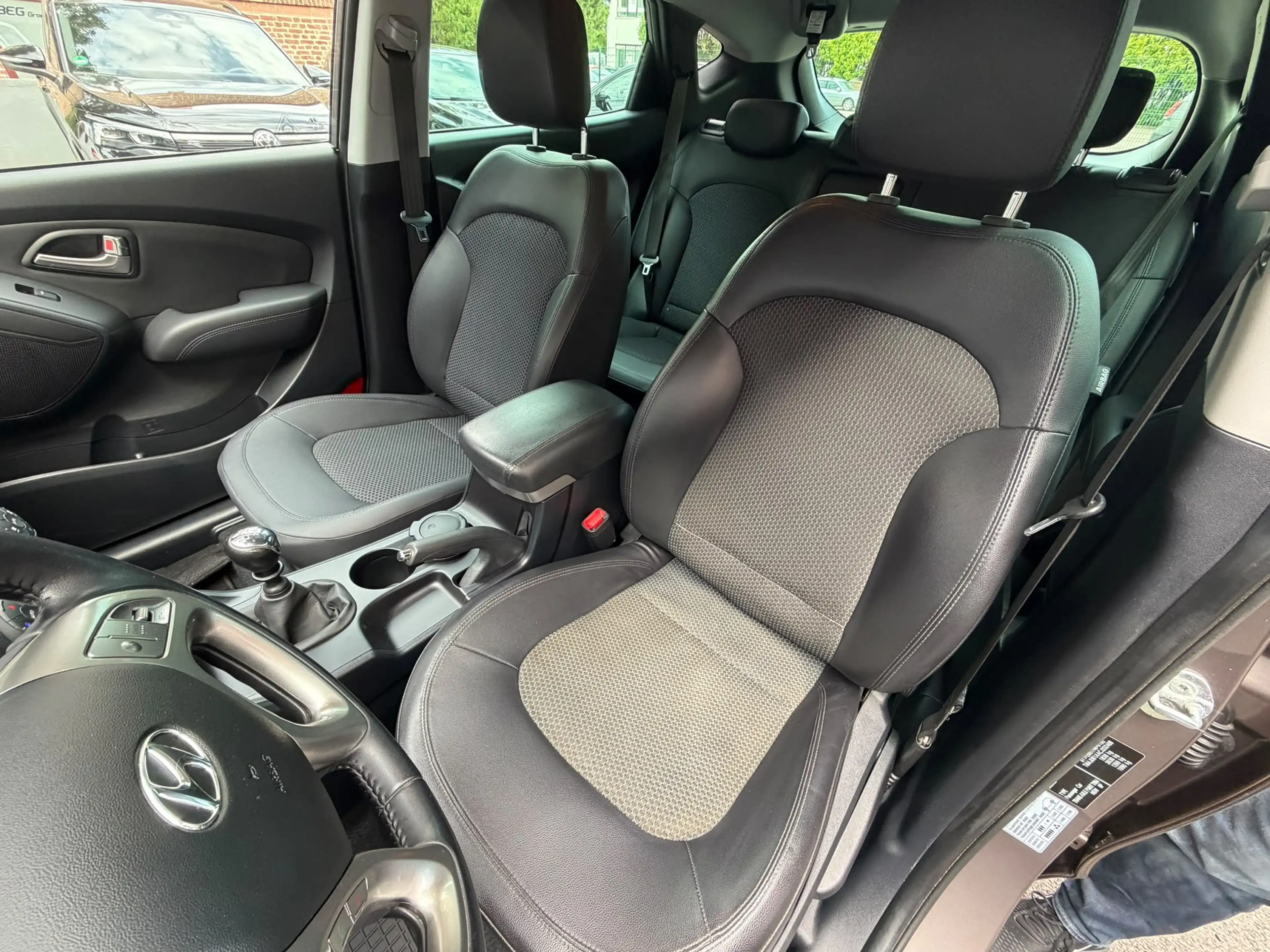 Hyundai iX35 Comfort 2WD - 1. Hand - Teilleder — photo 9