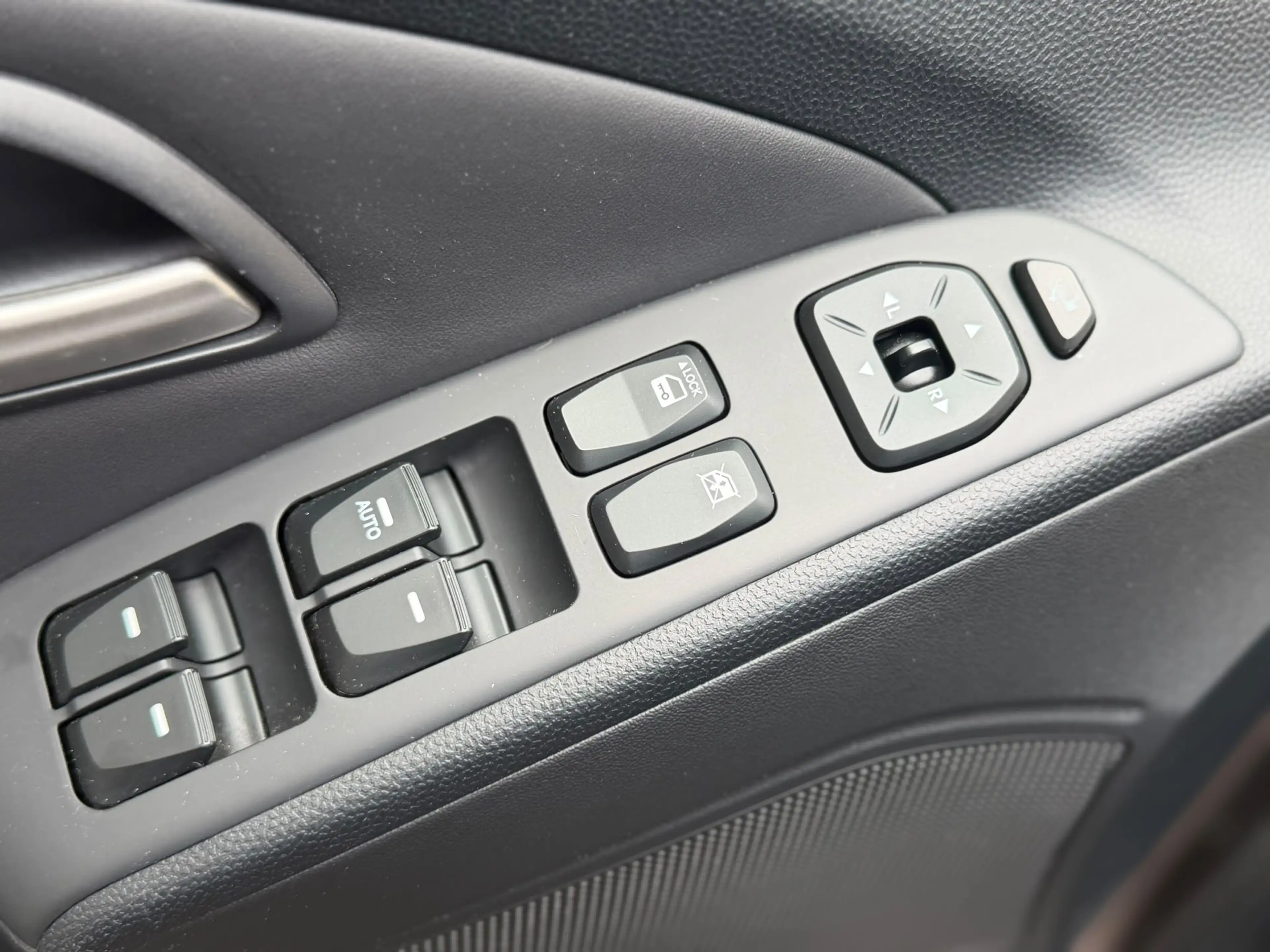 Hyundai iX35 Comfort 2WD - 1. Hand - Teilleder — photo 12