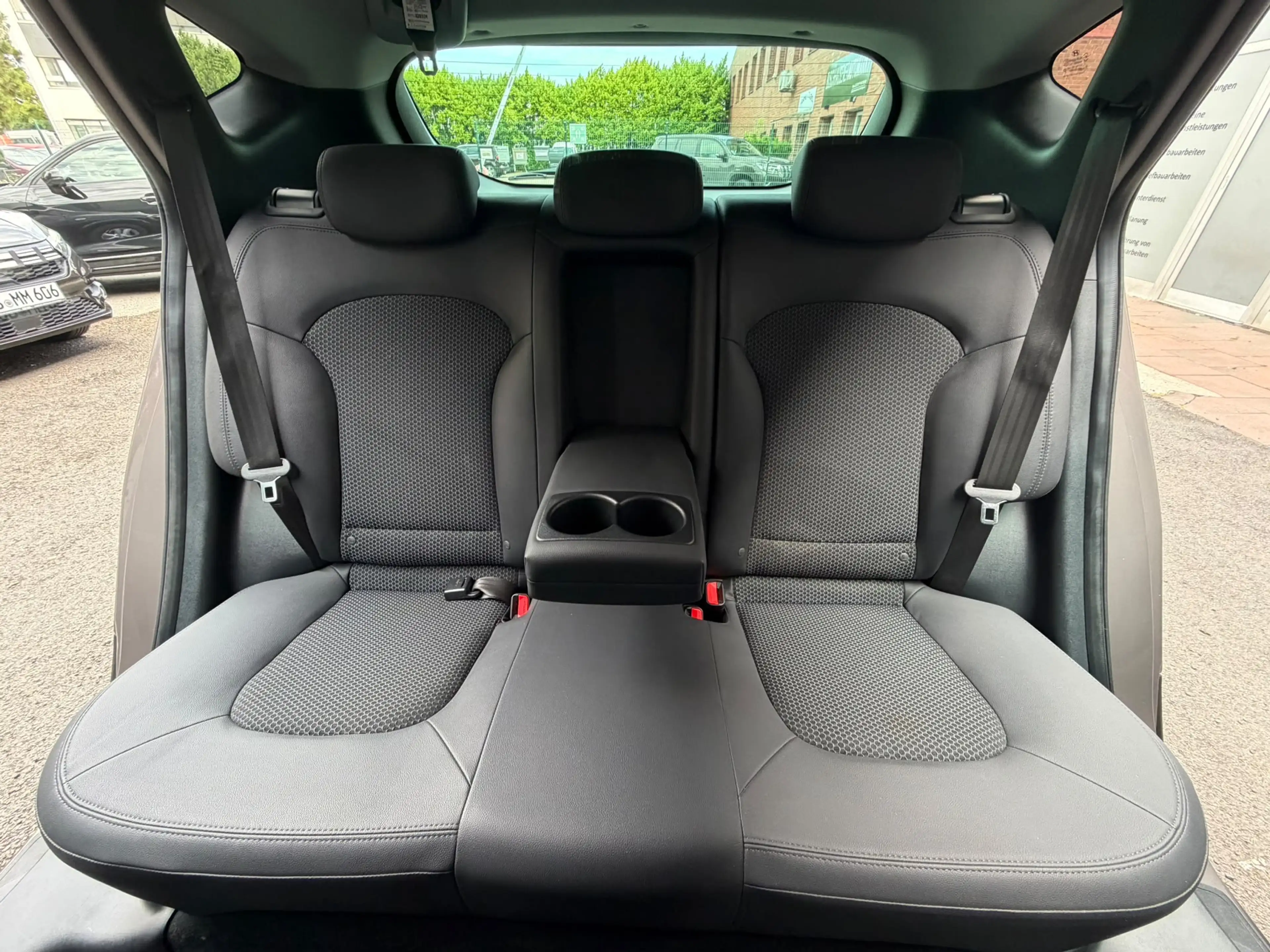 Hyundai iX35 Comfort 2WD - 1. Hand - Teilleder — photo 14
