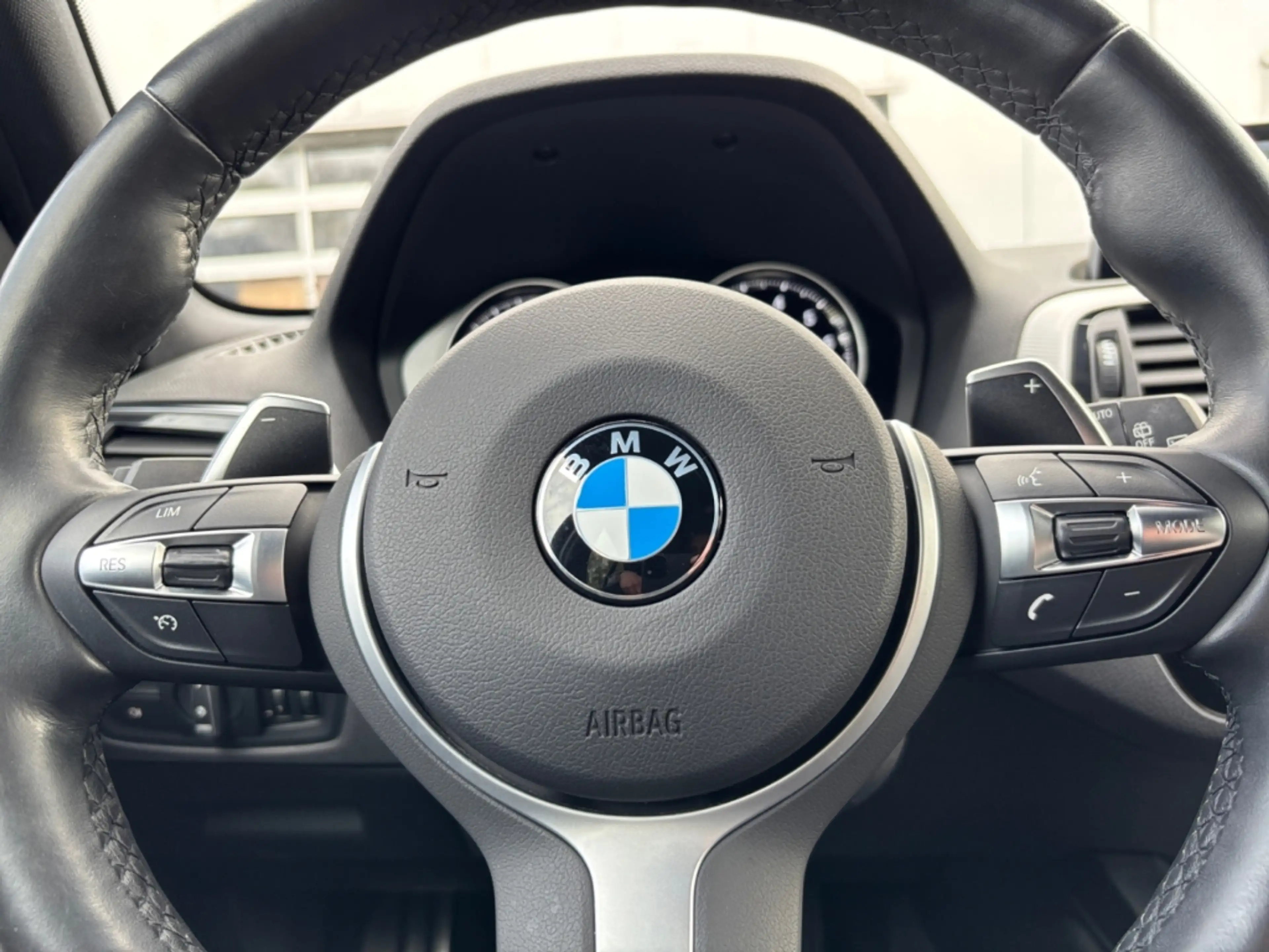 BMW 140 Special Edition *LED*adap Fahrw*Leder*PDC* — photo 13