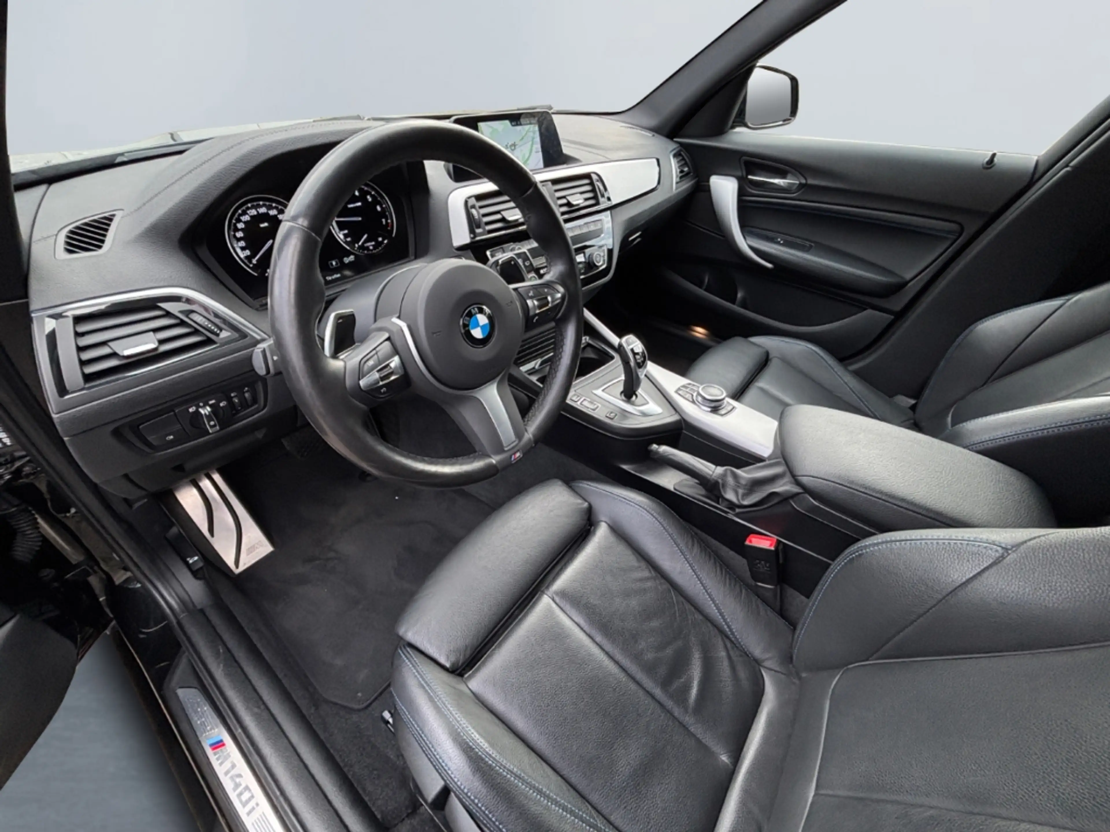 BMW 140 Special Edition *LED*adap Fahrw*Leder*PDC* — photo 9