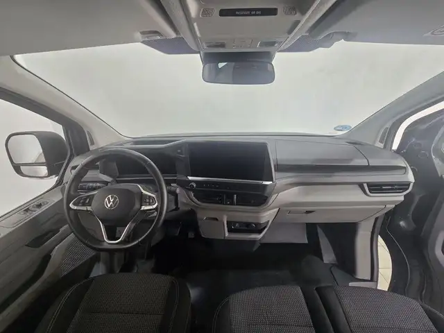 Volkswagen Caravelle view 4