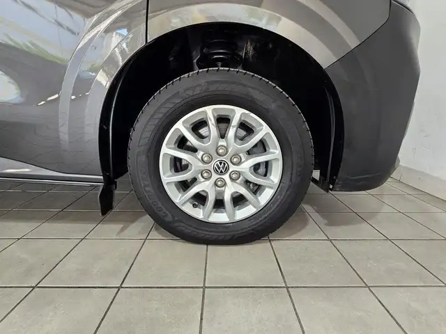 Volkswagen Caravelle view 8