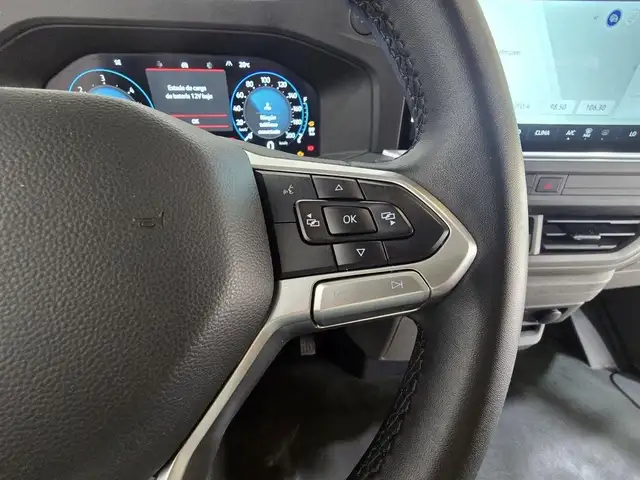 Volkswagen Caravelle view 10