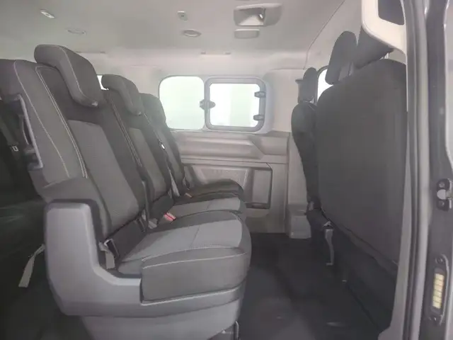 Volkswagen Caravelle view 6