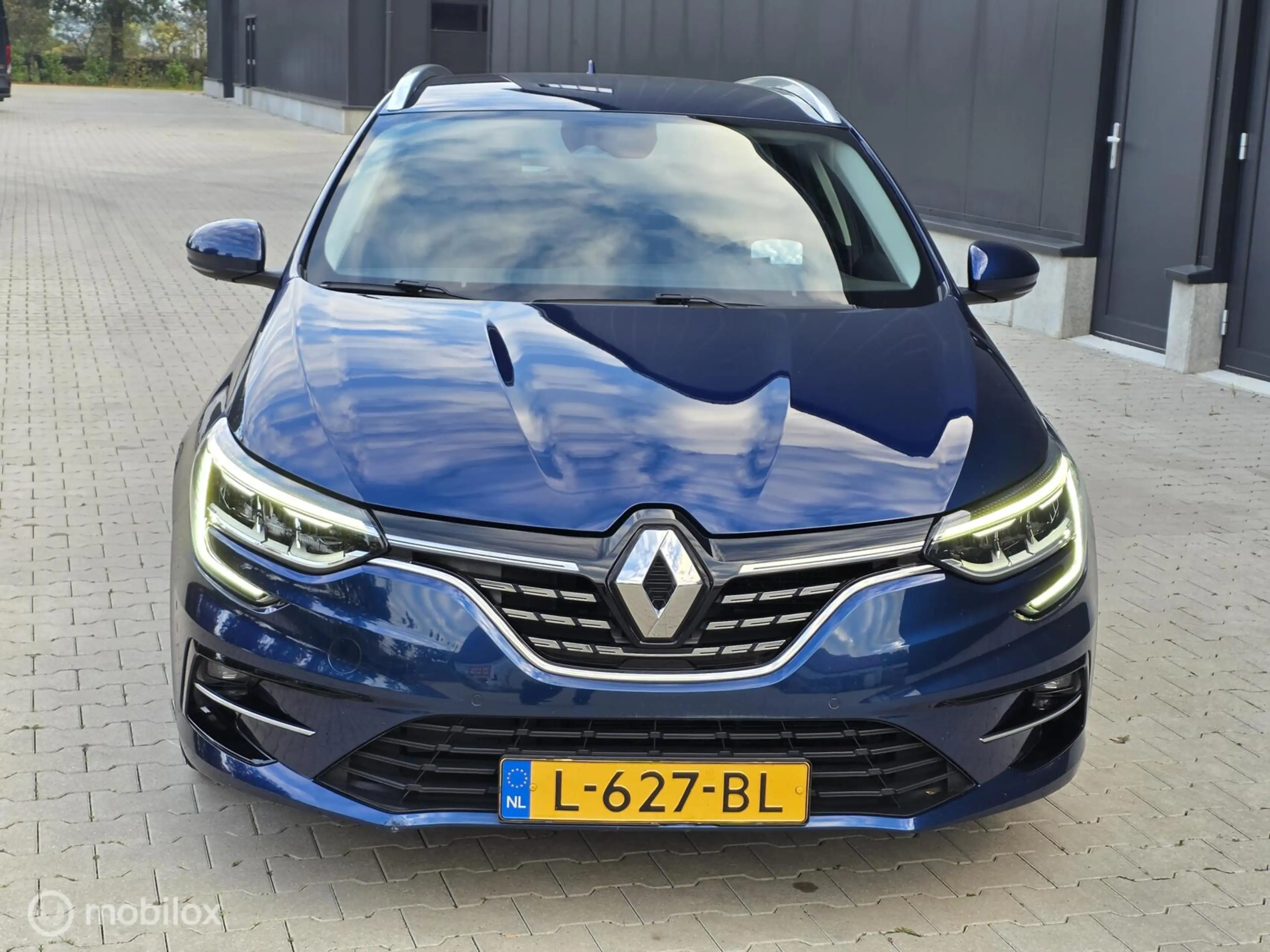 Renault Megane E-Tech Estate 1.6 Plug-In Hybrid 160 Intens — photo 7