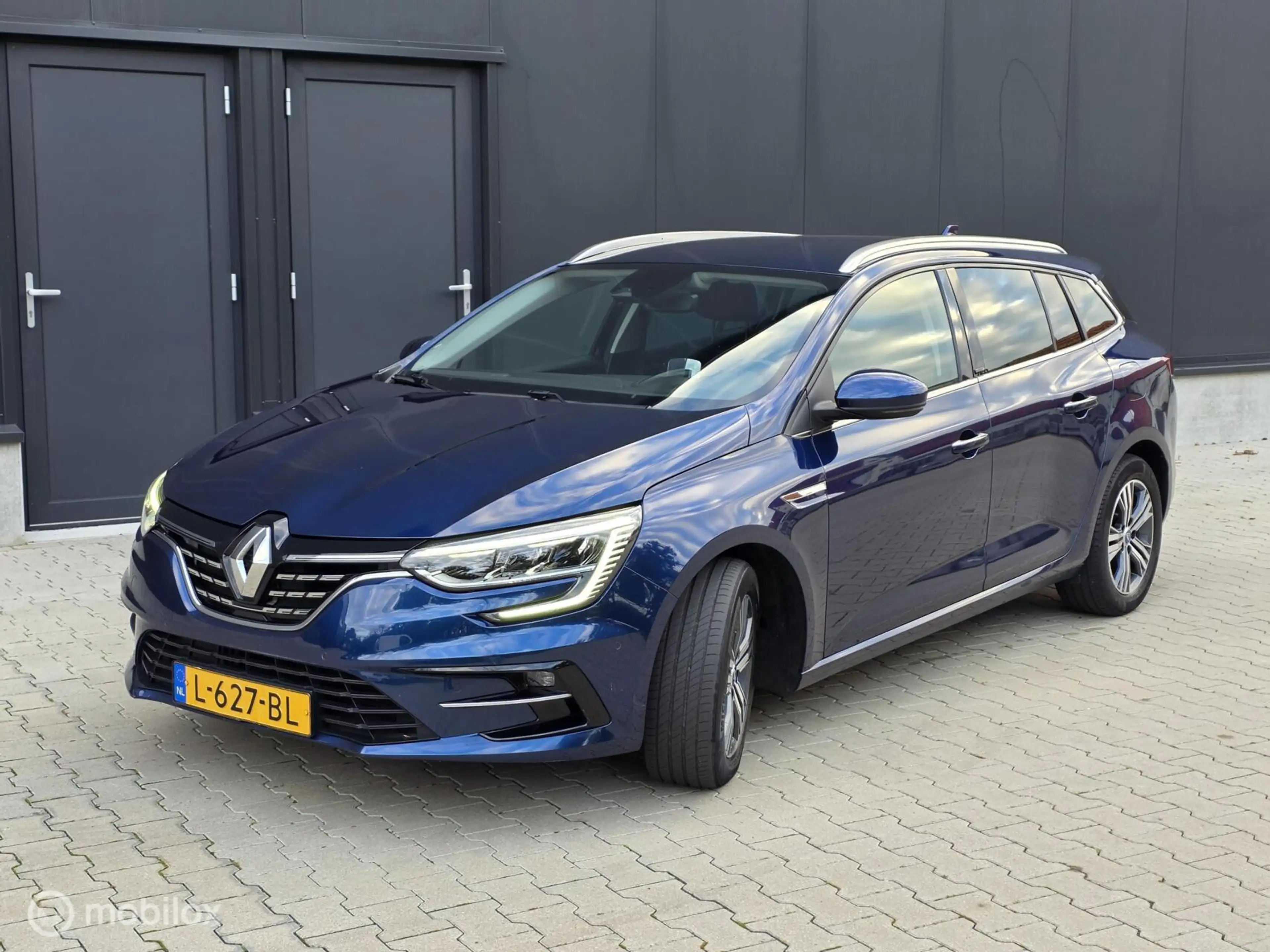 Renault Megane E-Tech Estate 1.6 Plug-In Hybrid 160 Intens — photo 4
