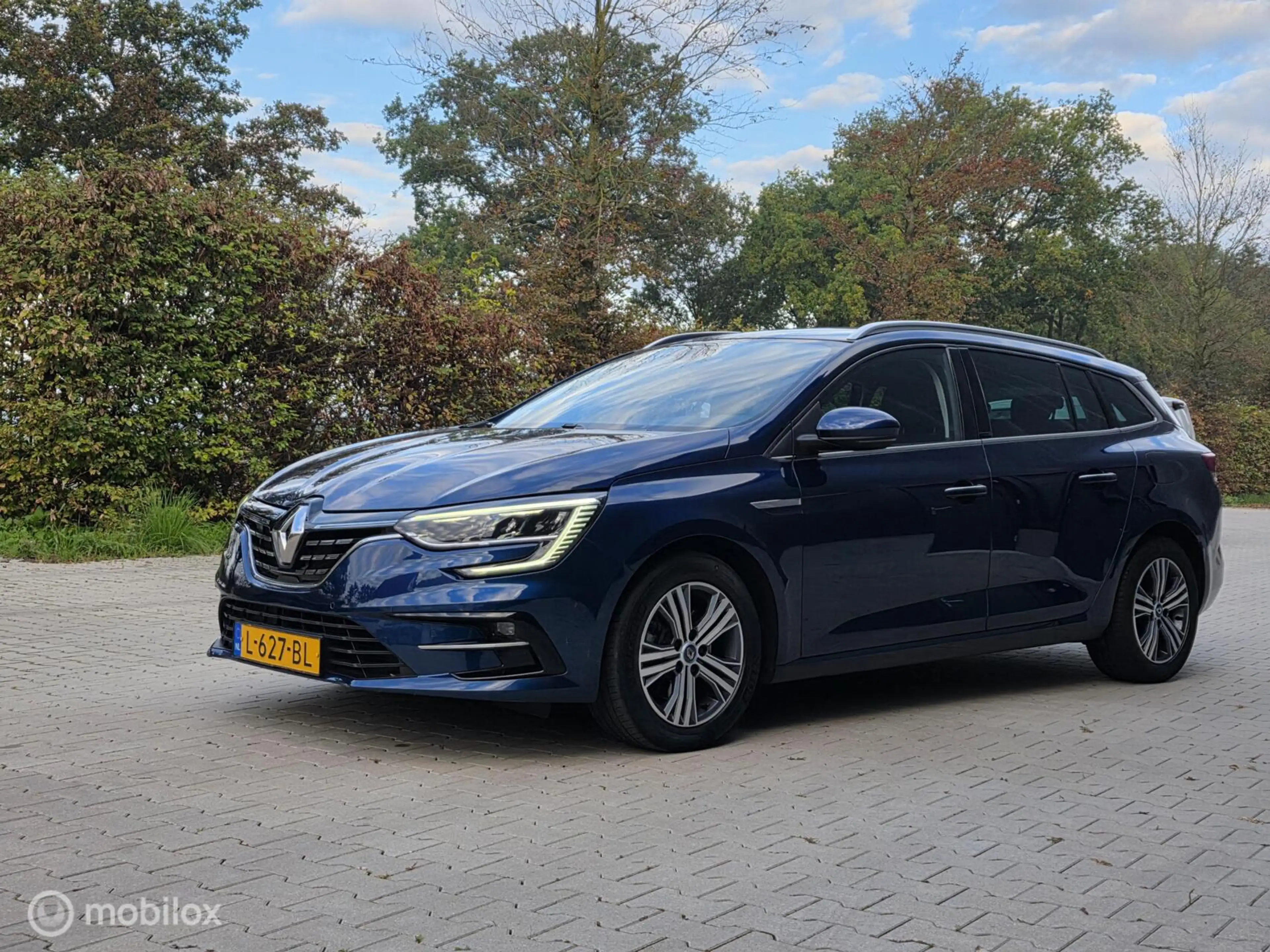 Renault Megane E-Tech Estate 1.6 Plug-In Hybrid 160 Intens — photo 6