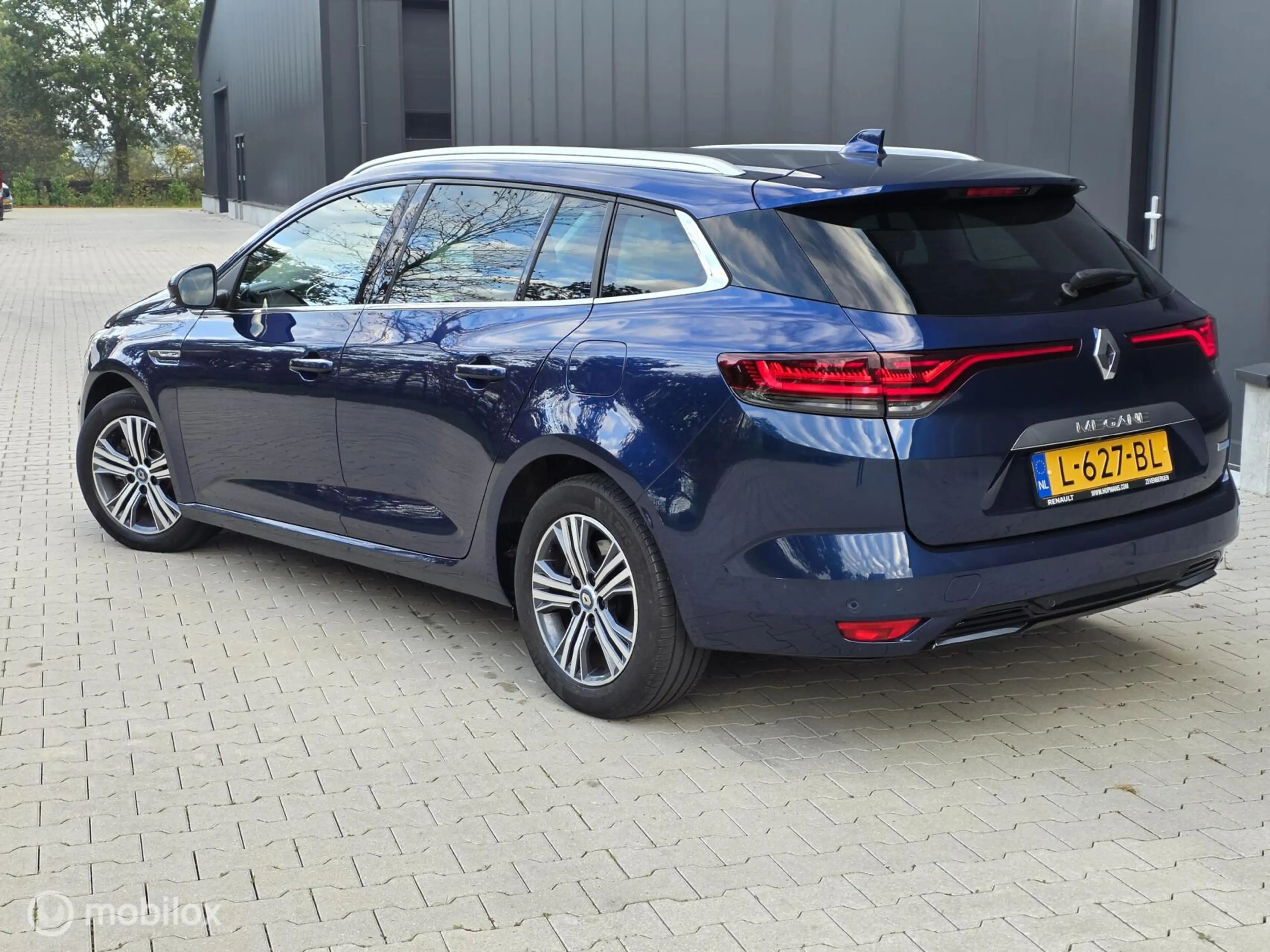 Renault Megane E-Tech Estate 1.6 Plug-In Hybrid 160 Intens — photo 5