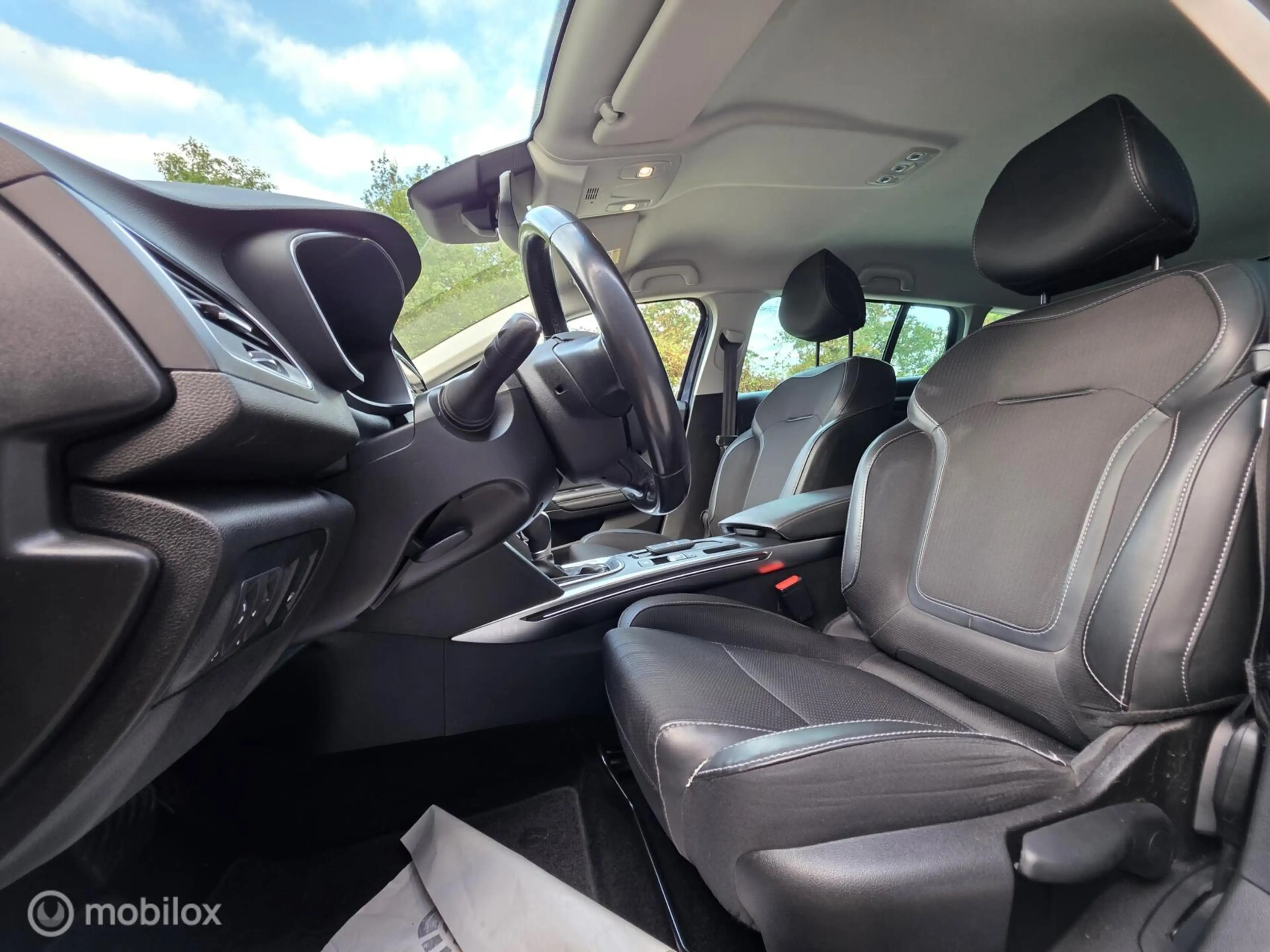 Renault Megane E-Tech Estate 1.6 Plug-In Hybrid 160 Intens — photo 13