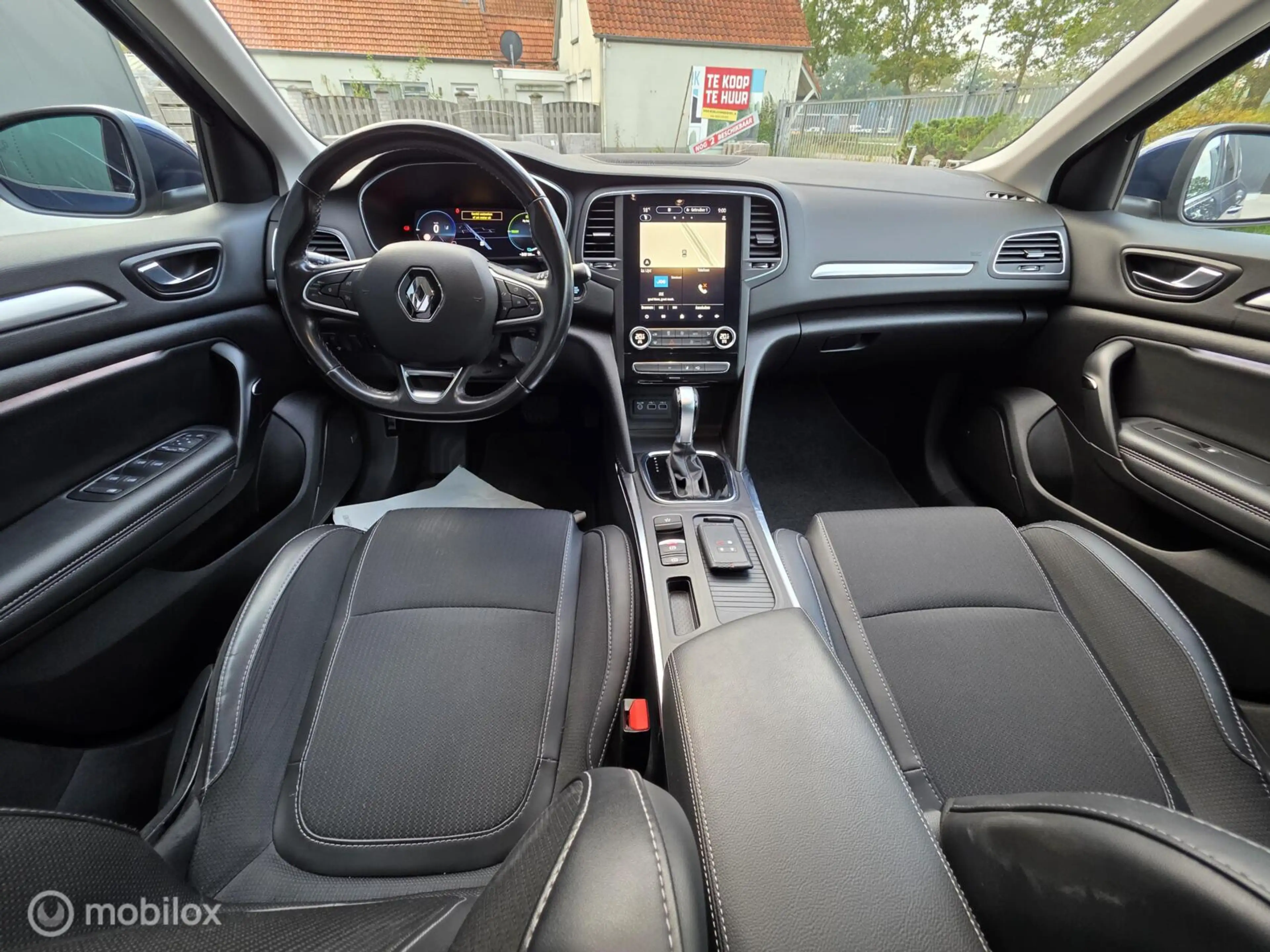 Renault Megane E-Tech Estate 1.6 Plug-In Hybrid 160 Intens — photo 11