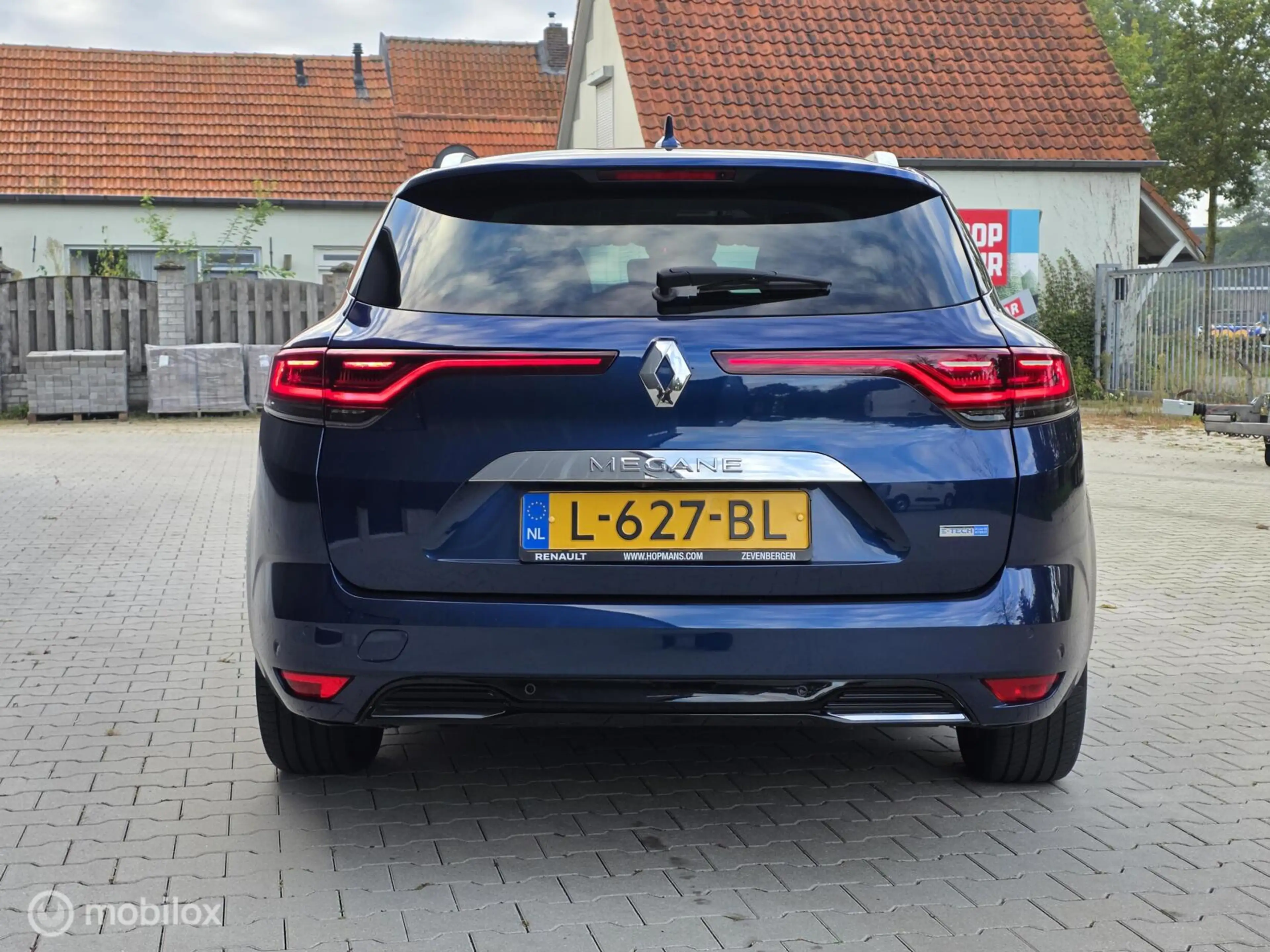 Renault Megane E-Tech Estate 1.6 Plug-In Hybrid 160 Intens — photo 3