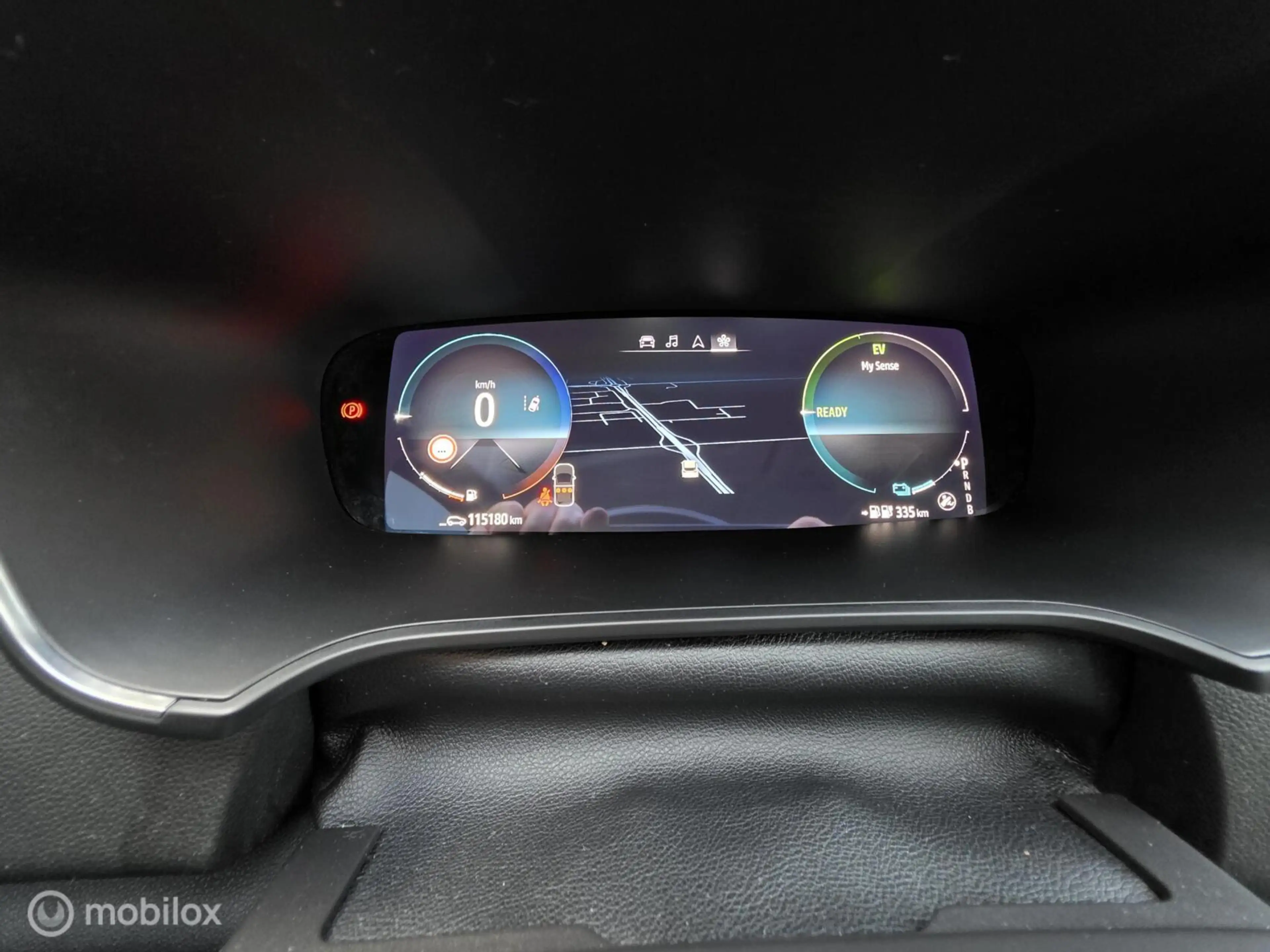 Renault Megane E-Tech Estate 1.6 Plug-In Hybrid 160 Intens — photo 14
