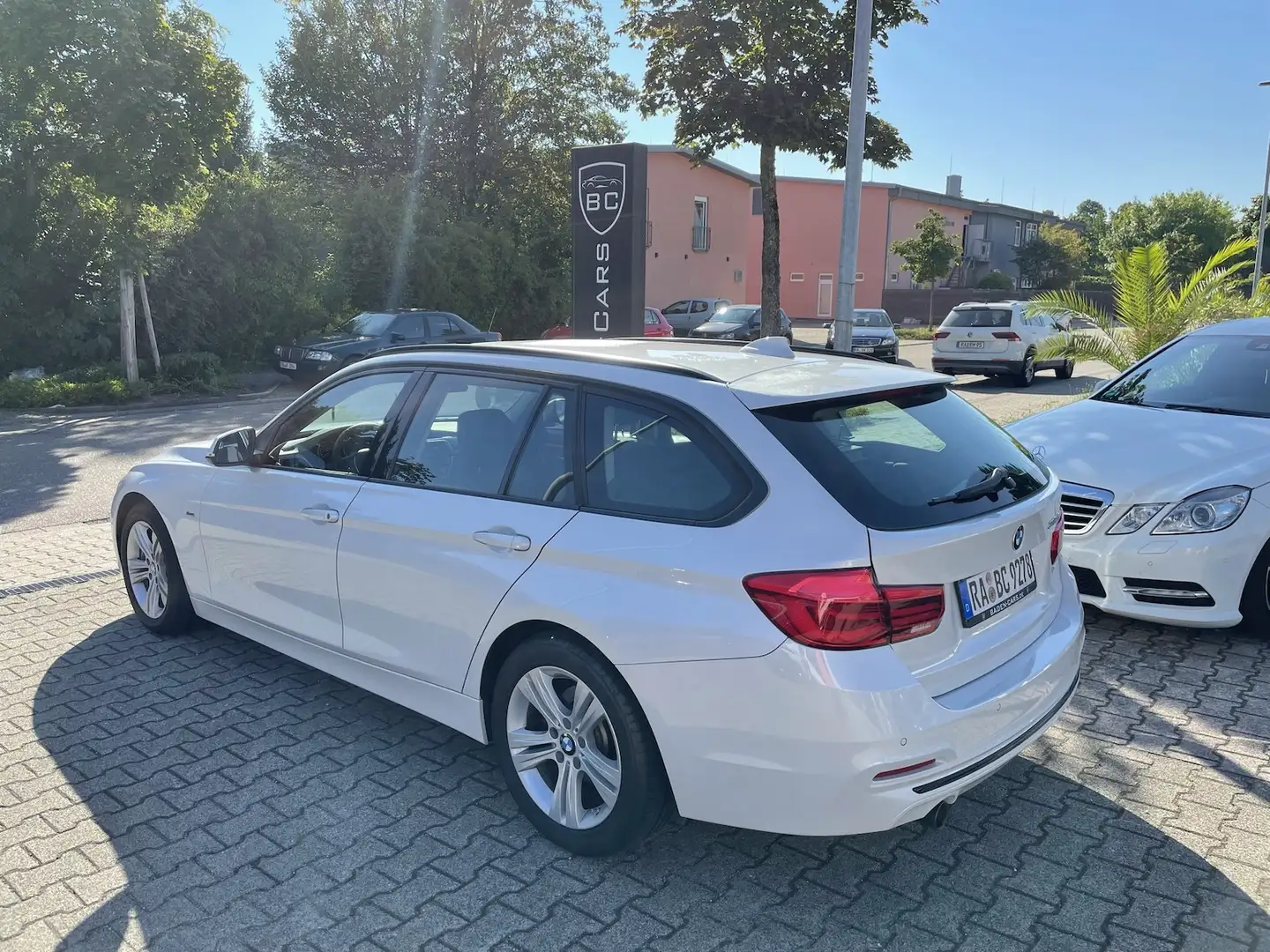 BMW 318 318dA Touring Sport Line Weiß - 2