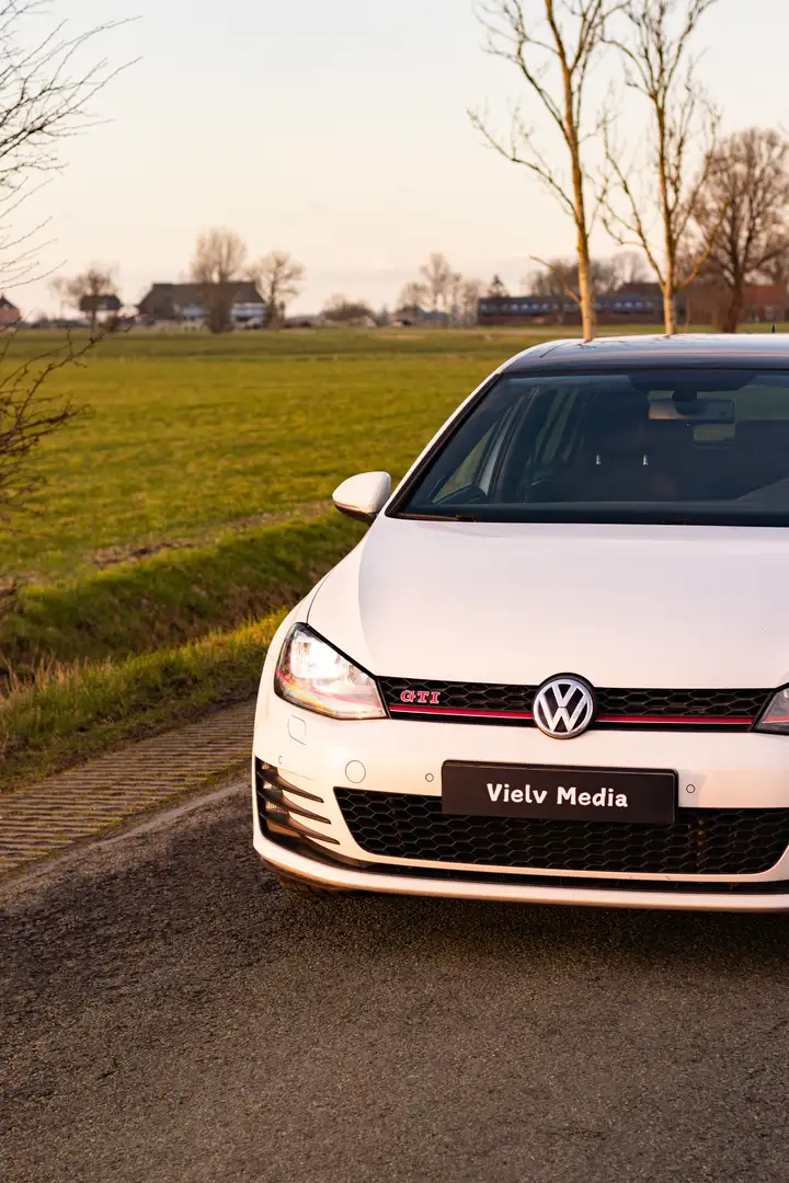 Volkswagen Golf GTI Performance BlueMotion Technology DSG - 2