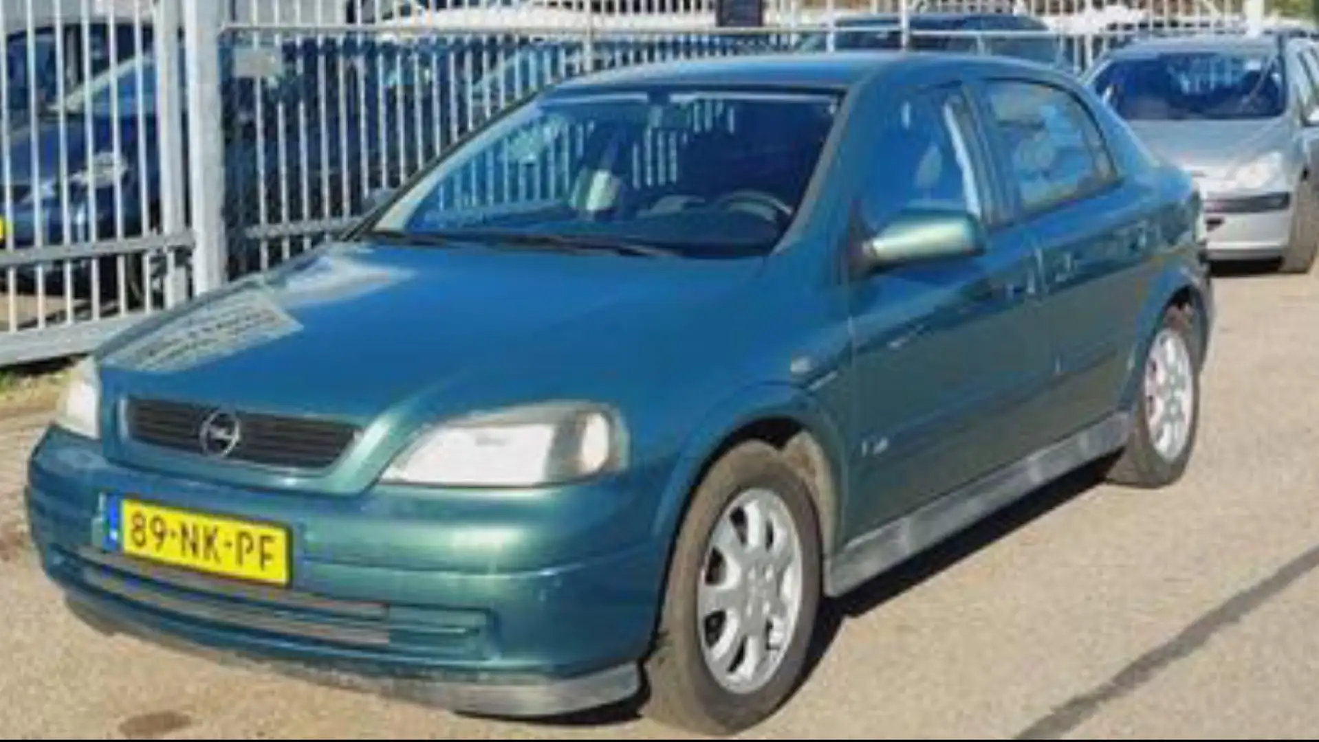 Opel Astra 1.6 Njoy Groen - 1