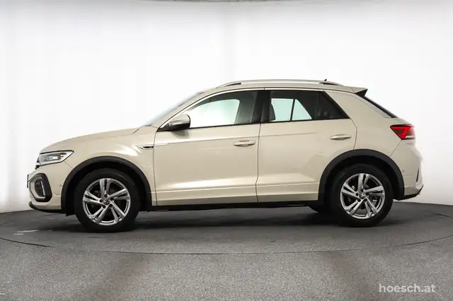 Volkswagen T-Roc view 3