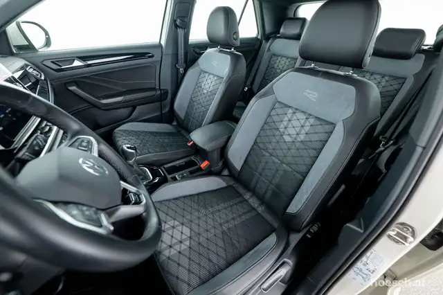 Volkswagen T-Roc view 15
