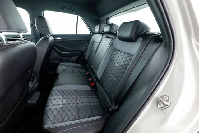 Volkswagen T-Roc view 7