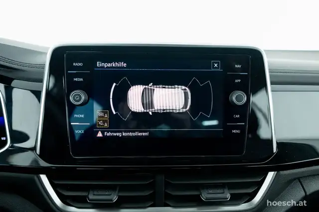 Volkswagen T-Roc view 12