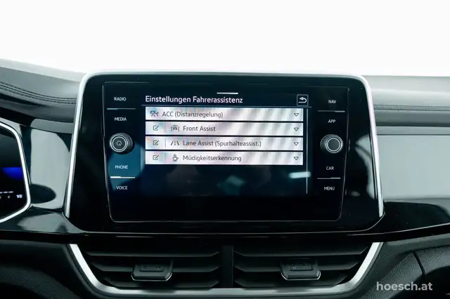 Volkswagen T-Roc view 13