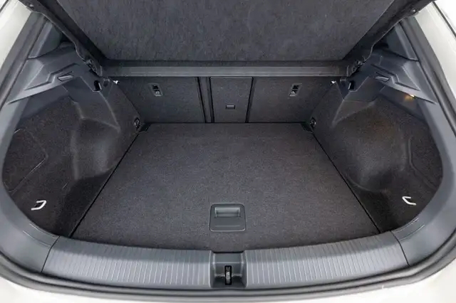 Volkswagen T-Roc view 8