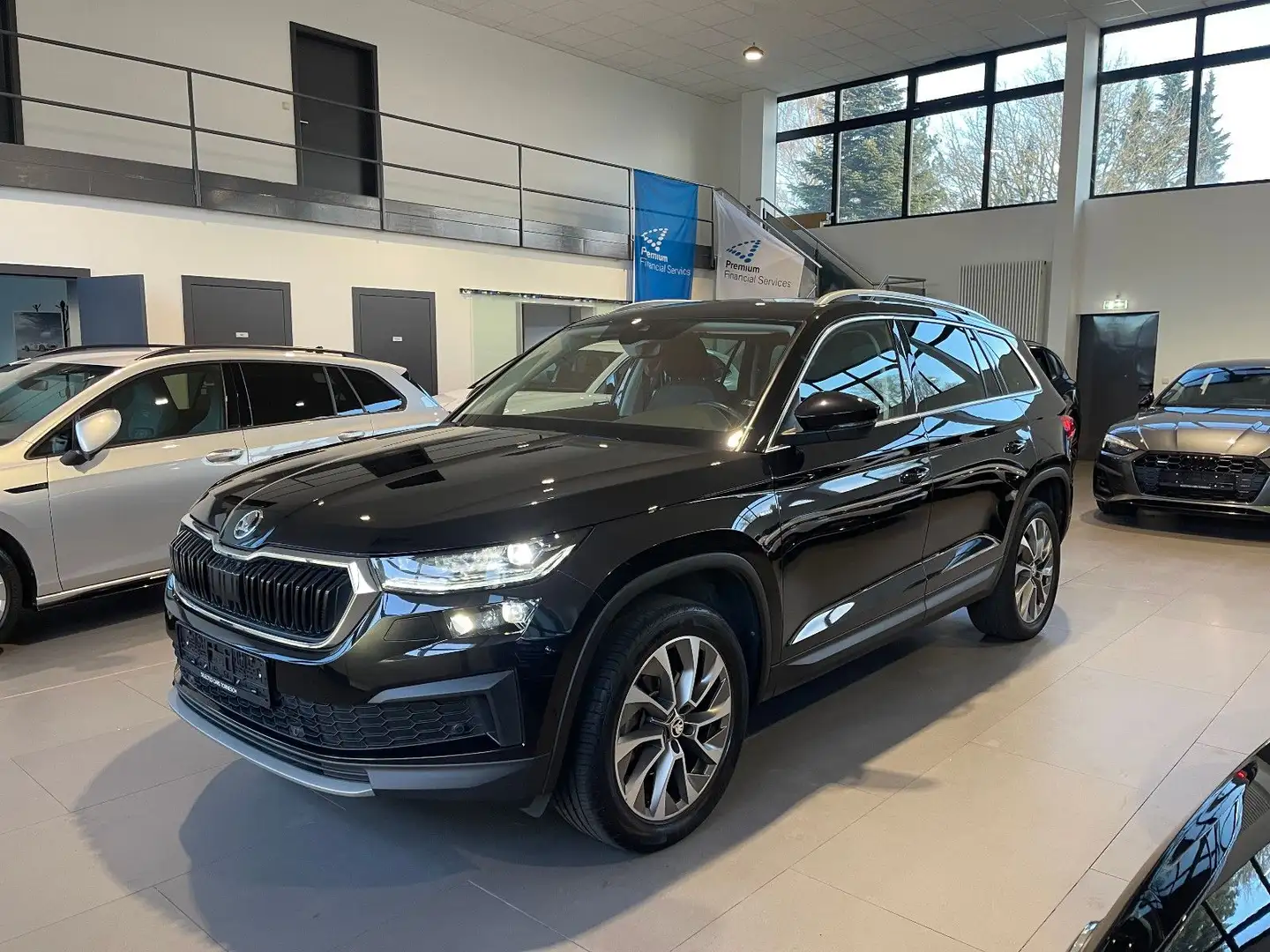 Skoda Kodiaq Clever 2.0 TDI DSG 4x4 AID/MATRIX/KAM/AHK Negru - 1