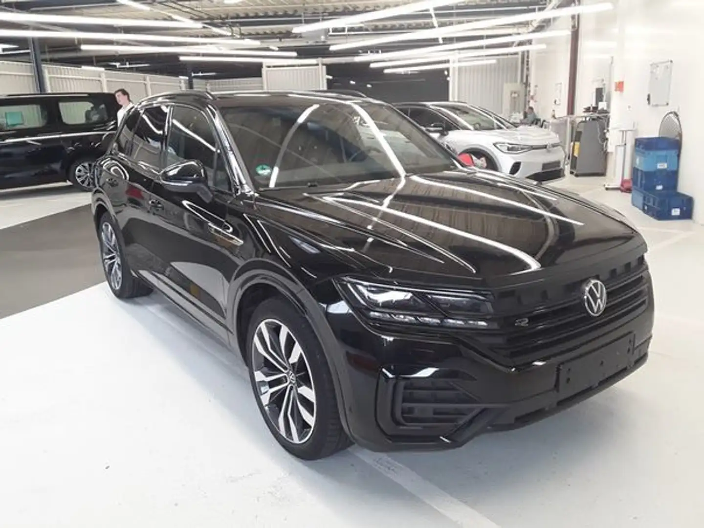 Volkswagen Touareg R-Line 3.0TDI +AHK+360°+STDHZG+PANORAMA+ Black - 2