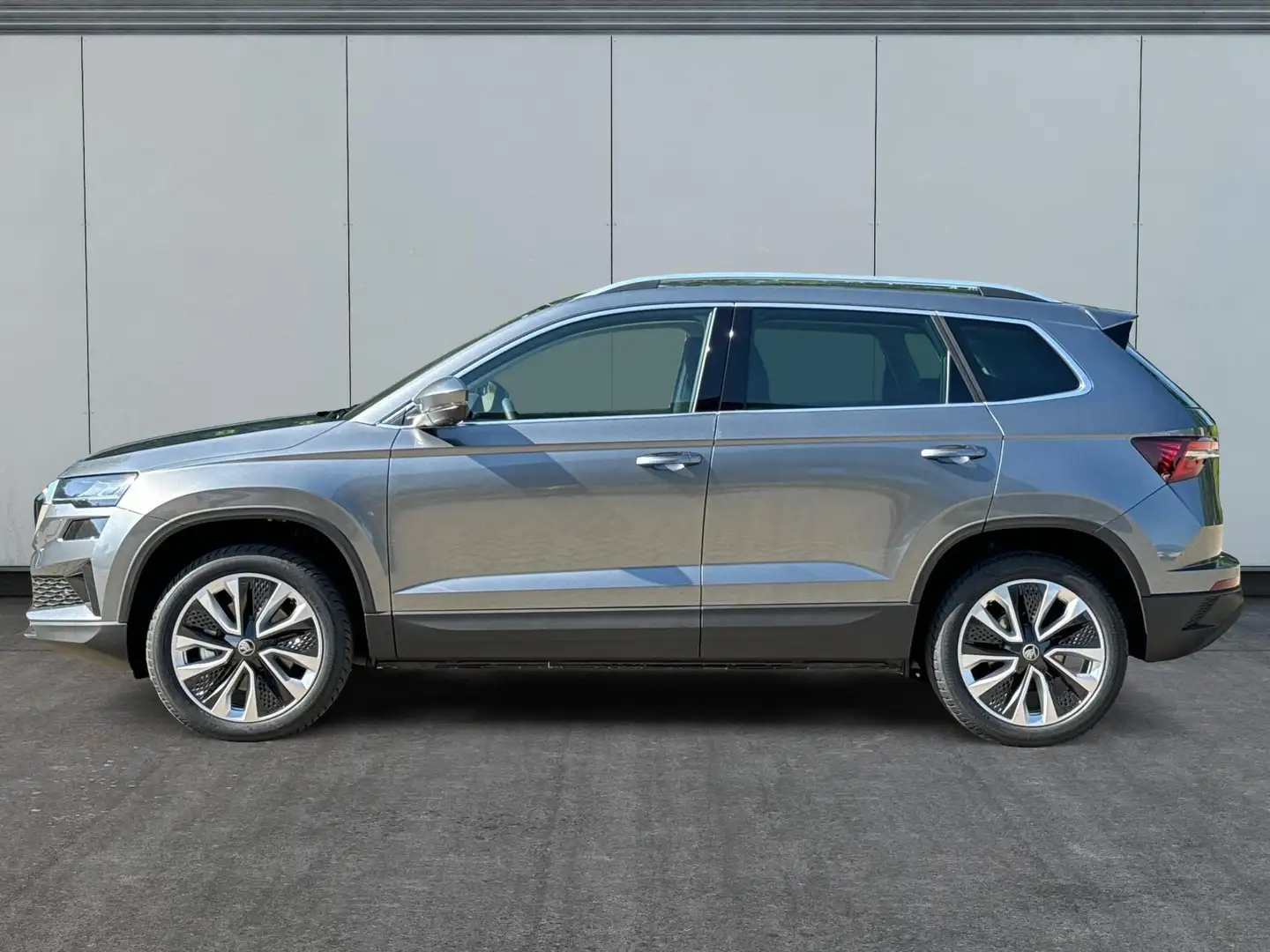 Skoda Karoq Selection SHZ+ACC+KESSY+VICO+SMARTLINK+18'' ALU... Grau - 1