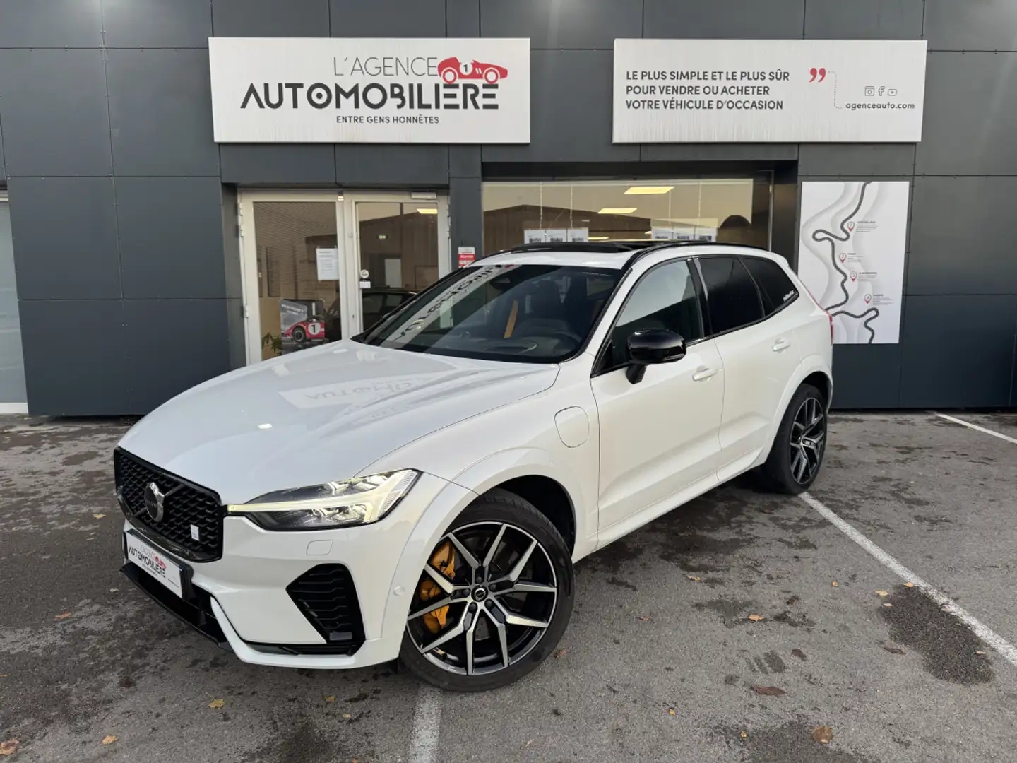 Volvo XC60 T8 Recharge 310 + 145cv Polestar Bowers / attelage Blanc - 1