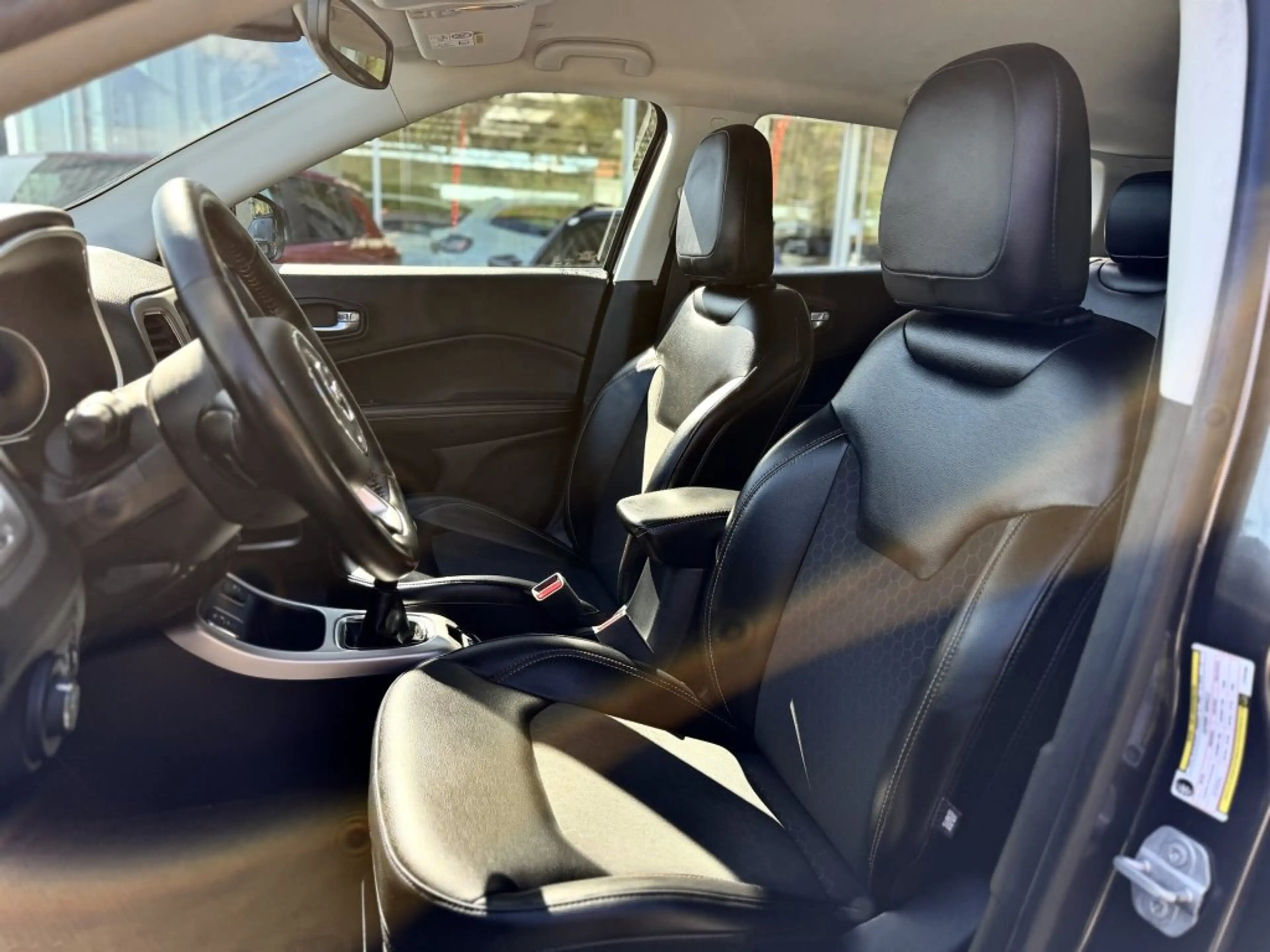 Jeep Compass 1,4 FWD Longitude — photo 12