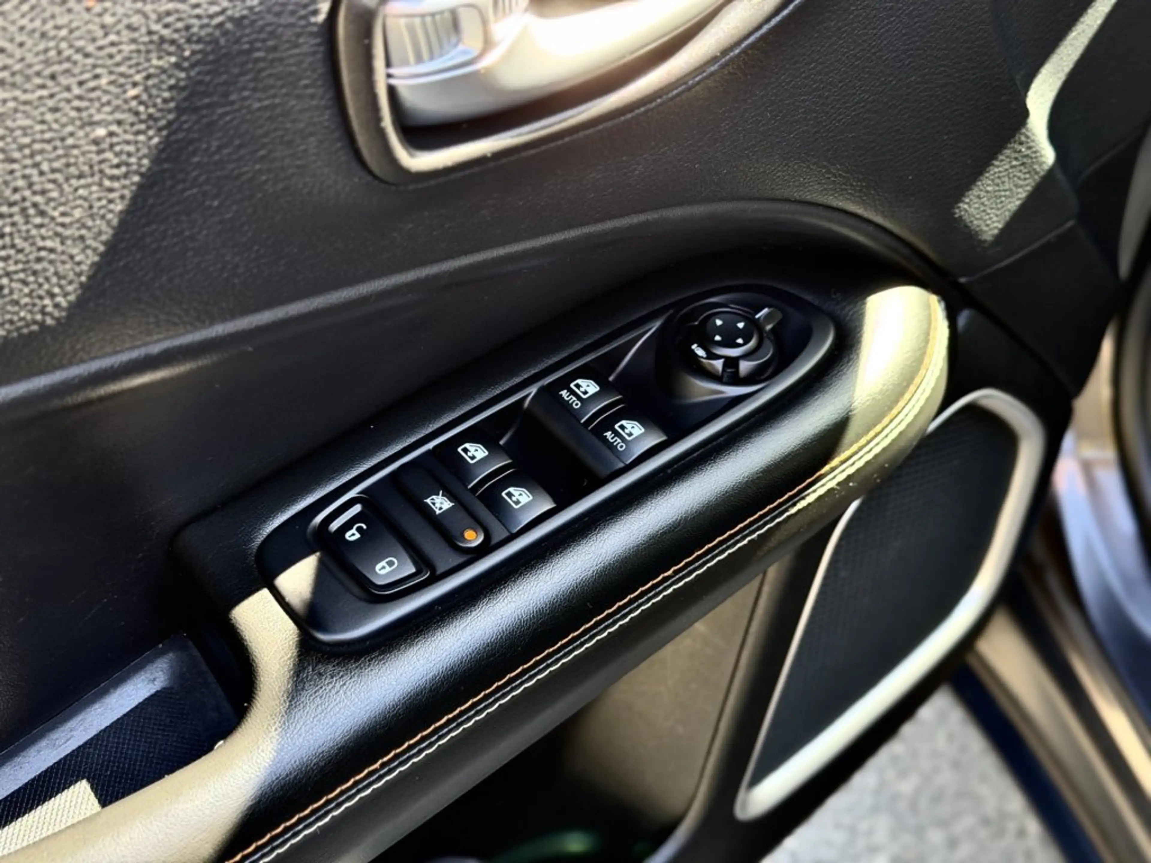 Jeep Compass 1,4 FWD Longitude — photo 11