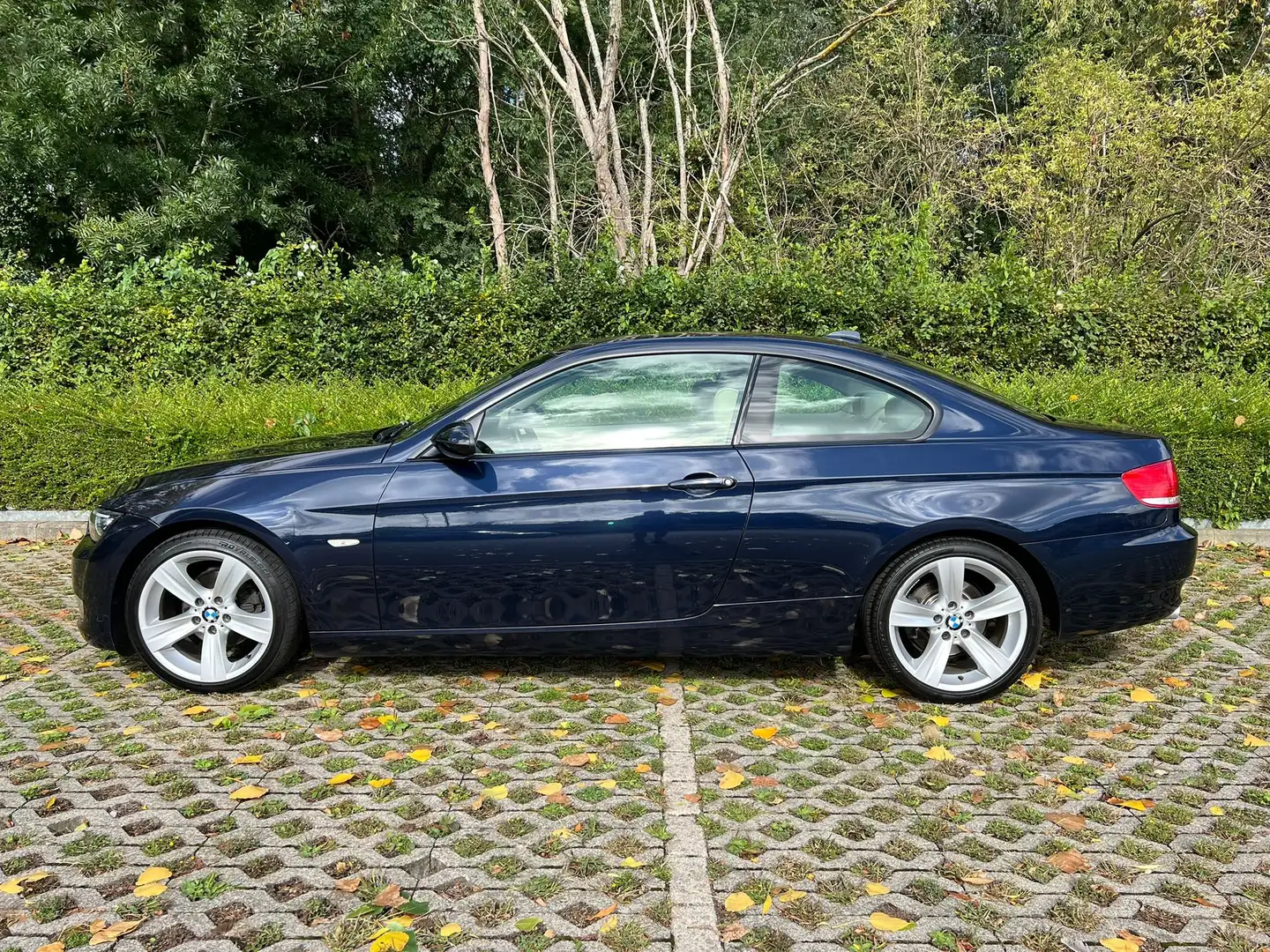 BMW 320 Coupé 320iA - 2
