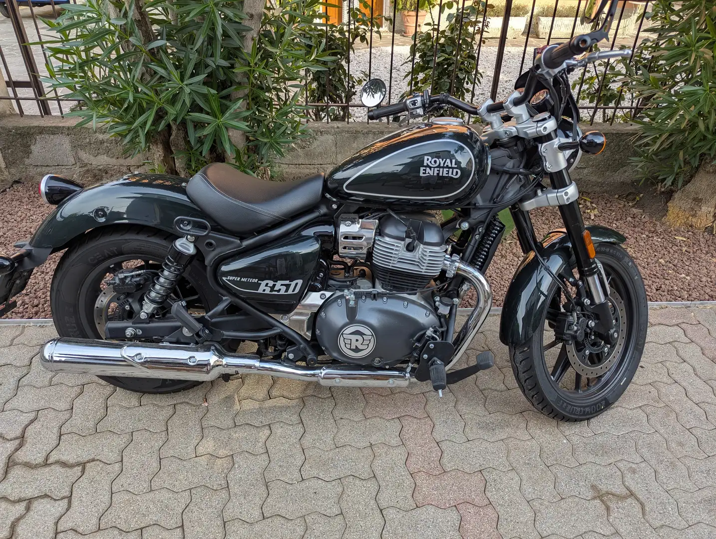 Royal Enfield Super Meteor 650 Verde - 1