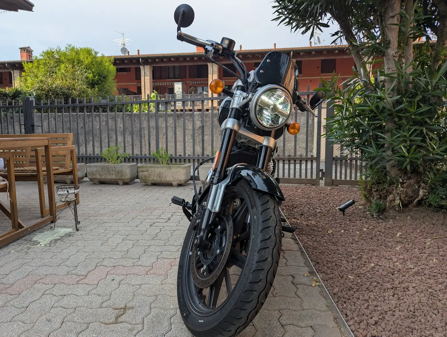 Royal Enfield Super Meteor 650 Verde - 2