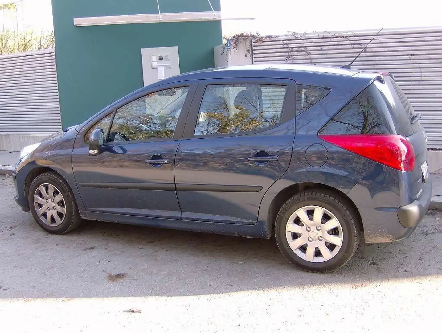 Peugeot 207 SW Active 1,4 16V VTi Blau - 2