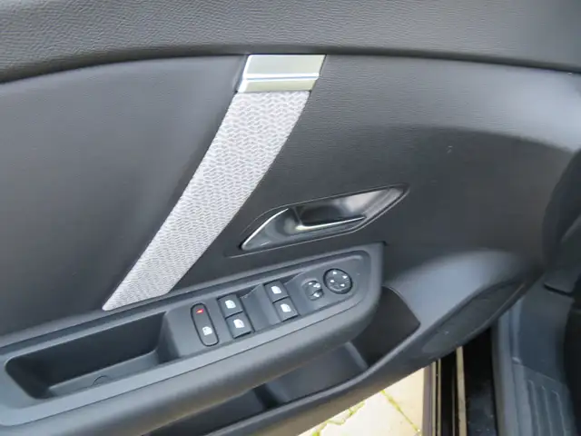 Citroen C4 view 3
