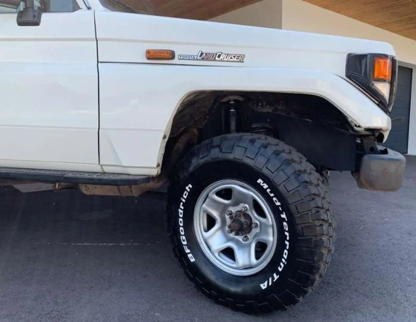 Toyota Land Cruiser HZJ 79 - 1