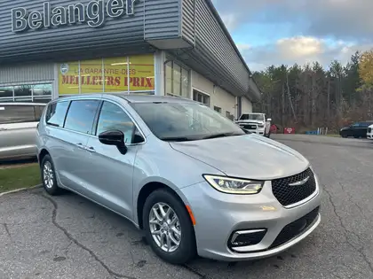 2026 Chrysler Pacifica Select FWD