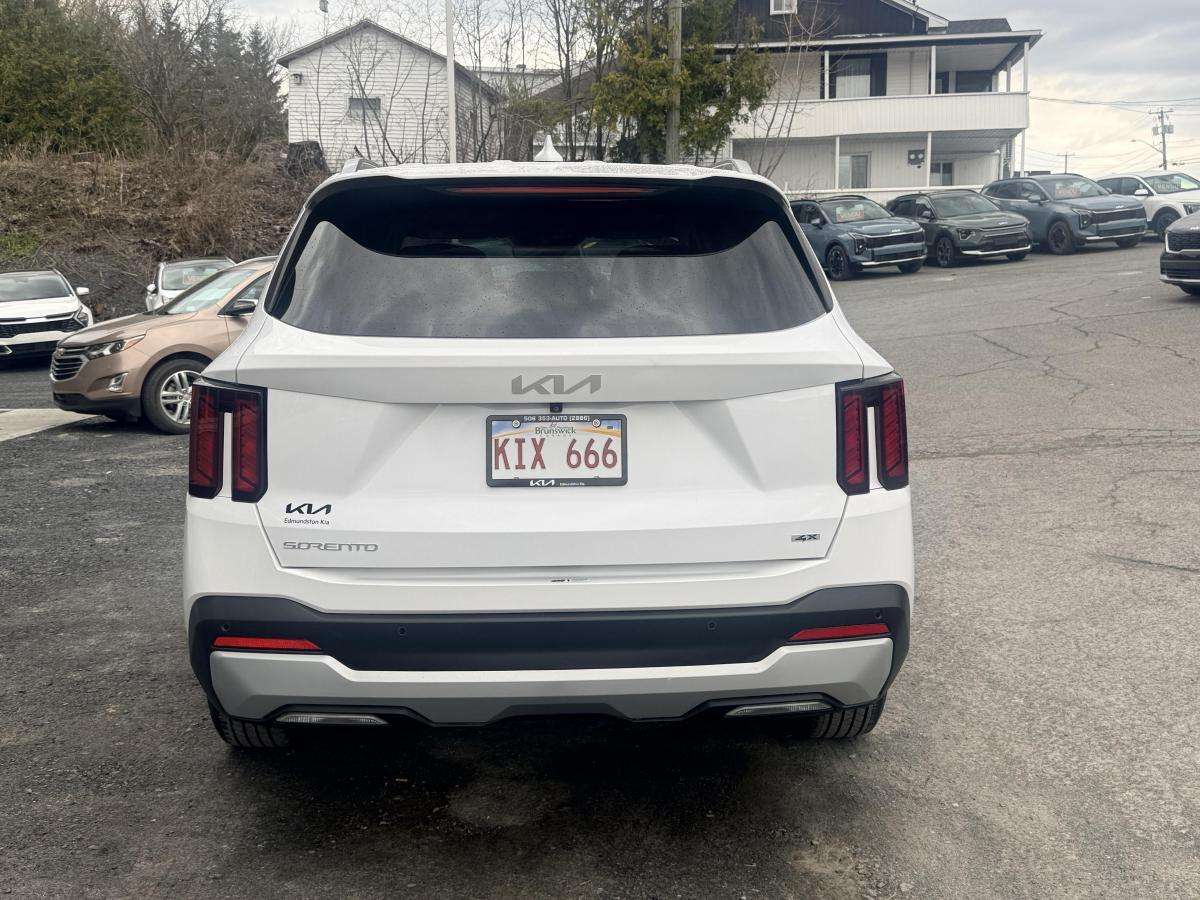 2024 Kia Sorento LX AWD thumb 6