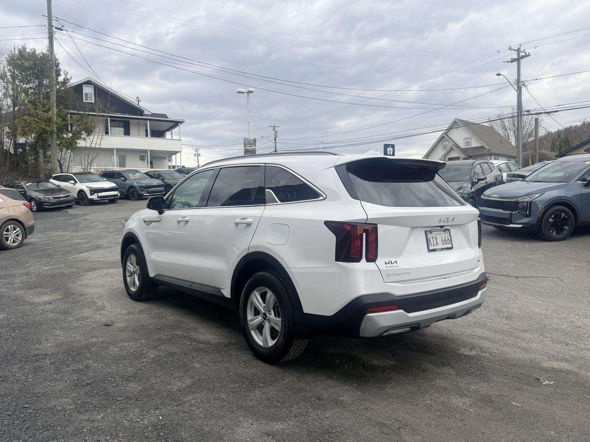 2024 Kia Sorento LX AWD alt 5
