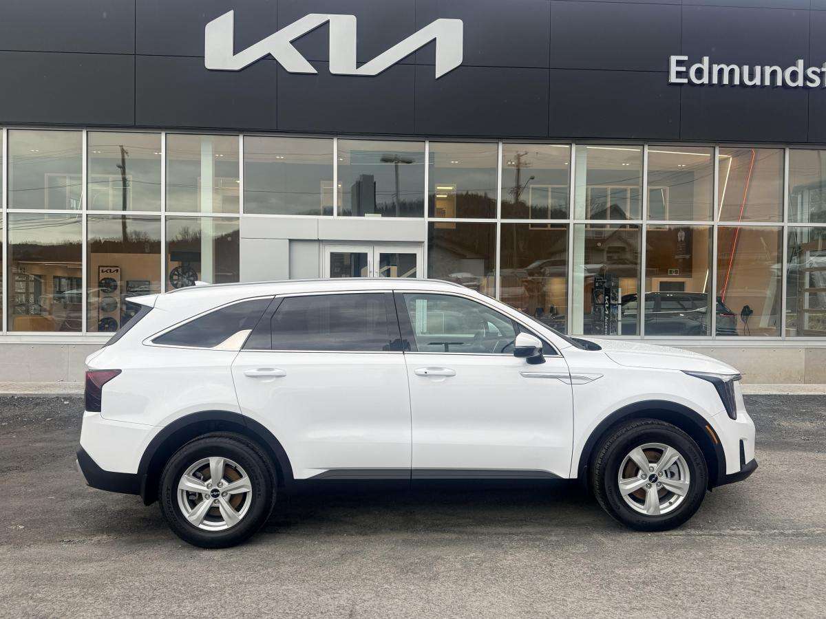 2024 Kia Sorento LX AWD alt 2