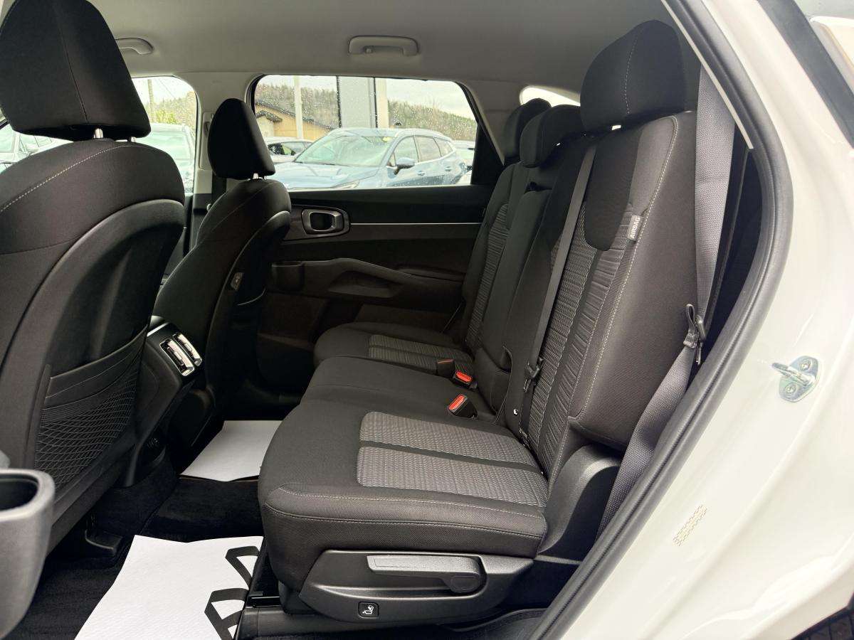 2024 Kia Sorento LX AWD thumb 10