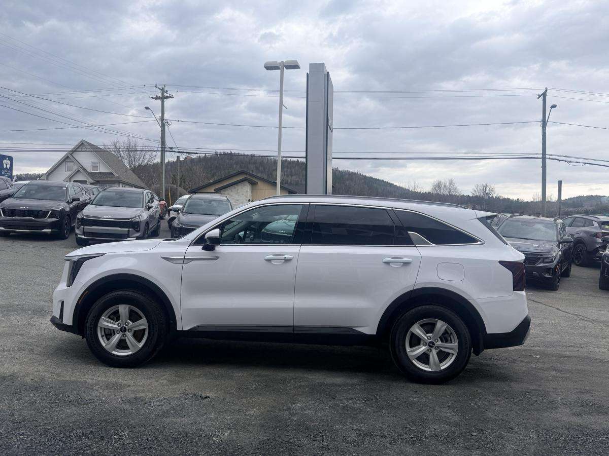 2024 Kia Sorento LX AWD alt 4