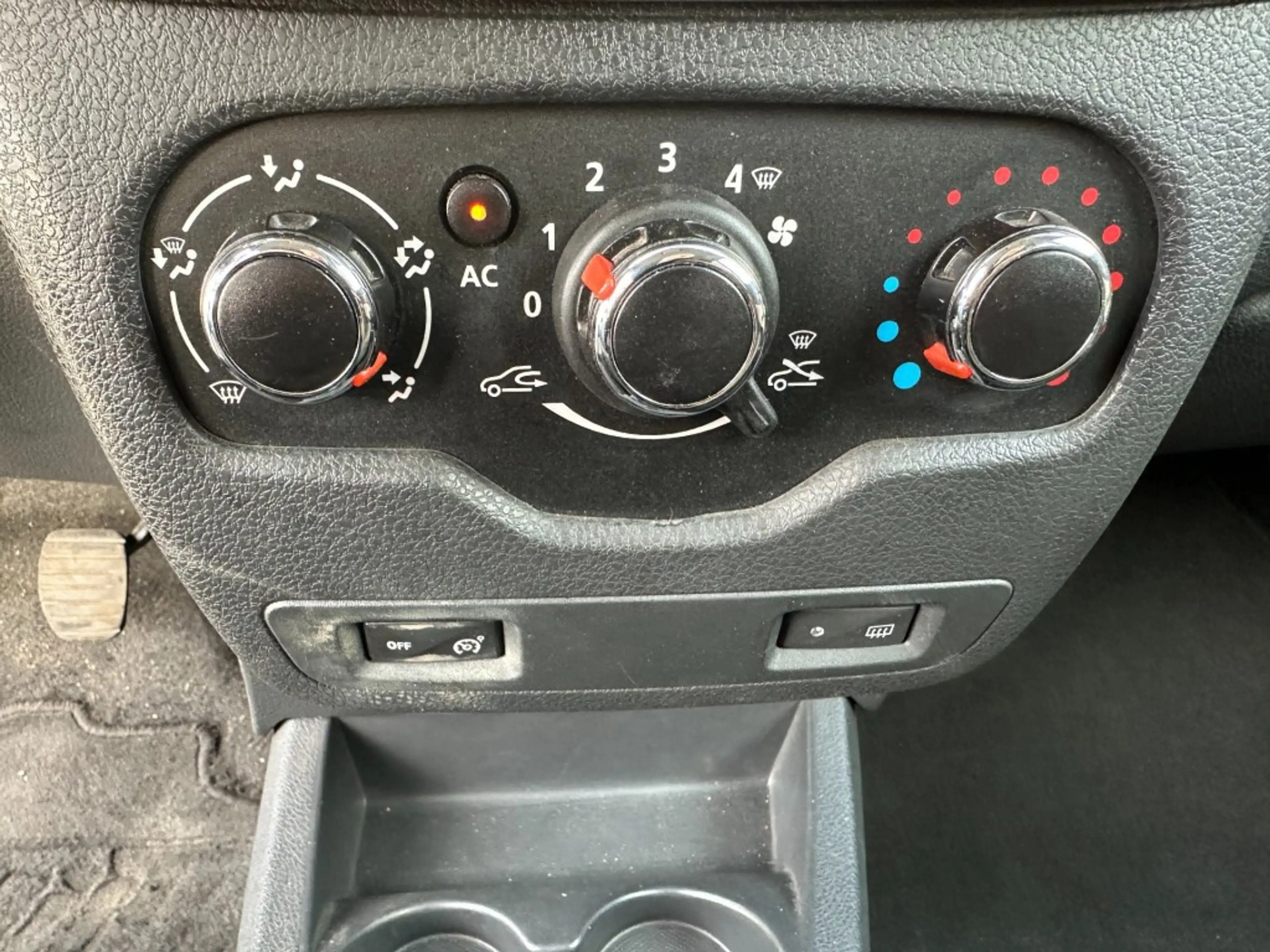 Dacia Lodgy 1.2 TCe Prestige 7 pers. Navigatie — photo 24