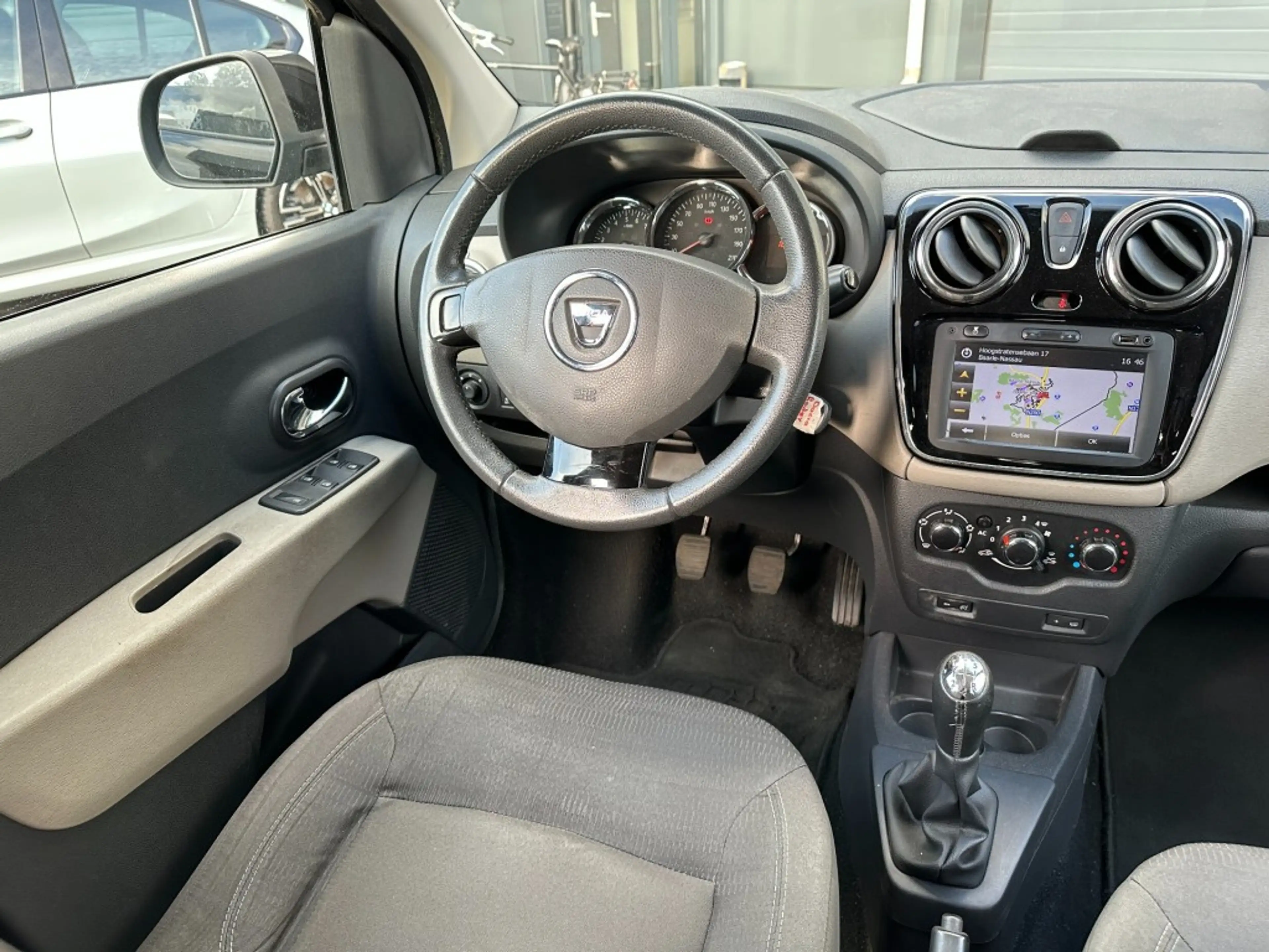Dacia Lodgy 1.2 TCe Prestige 7 pers. Navigatie — photo 19