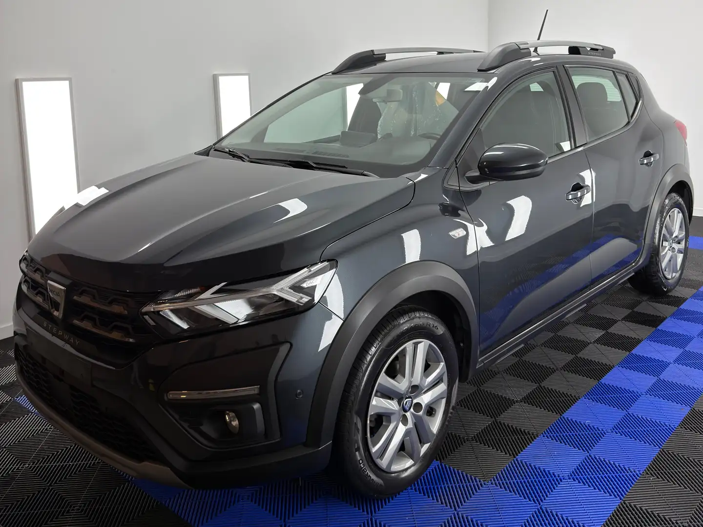 Dacia Sandero Sandero Stepway TCe 90 (S Grijs - 2