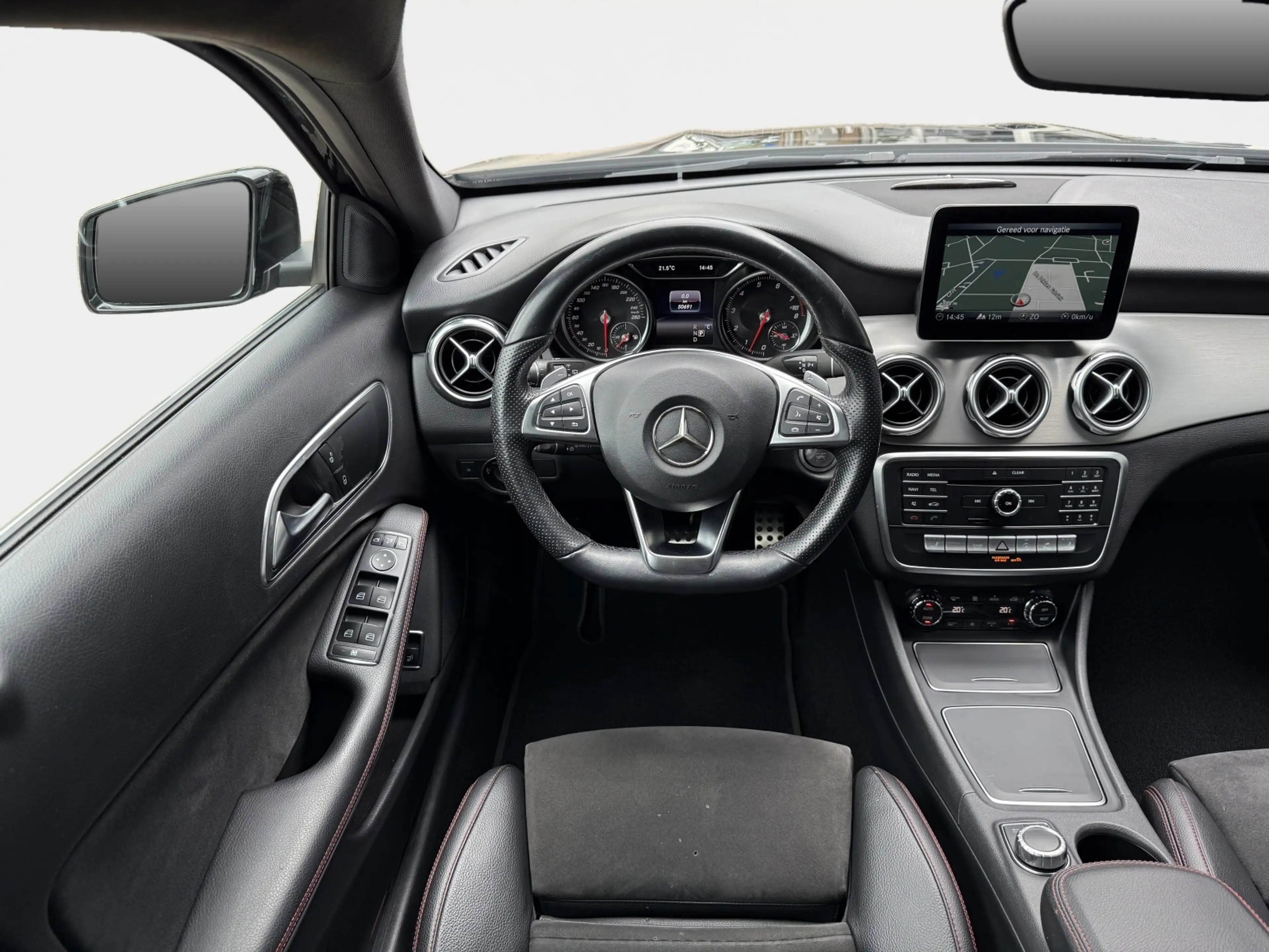 Mercedes-Benz GLA 180 Business Solution AMG Automaat / Panoramadak — photo 10