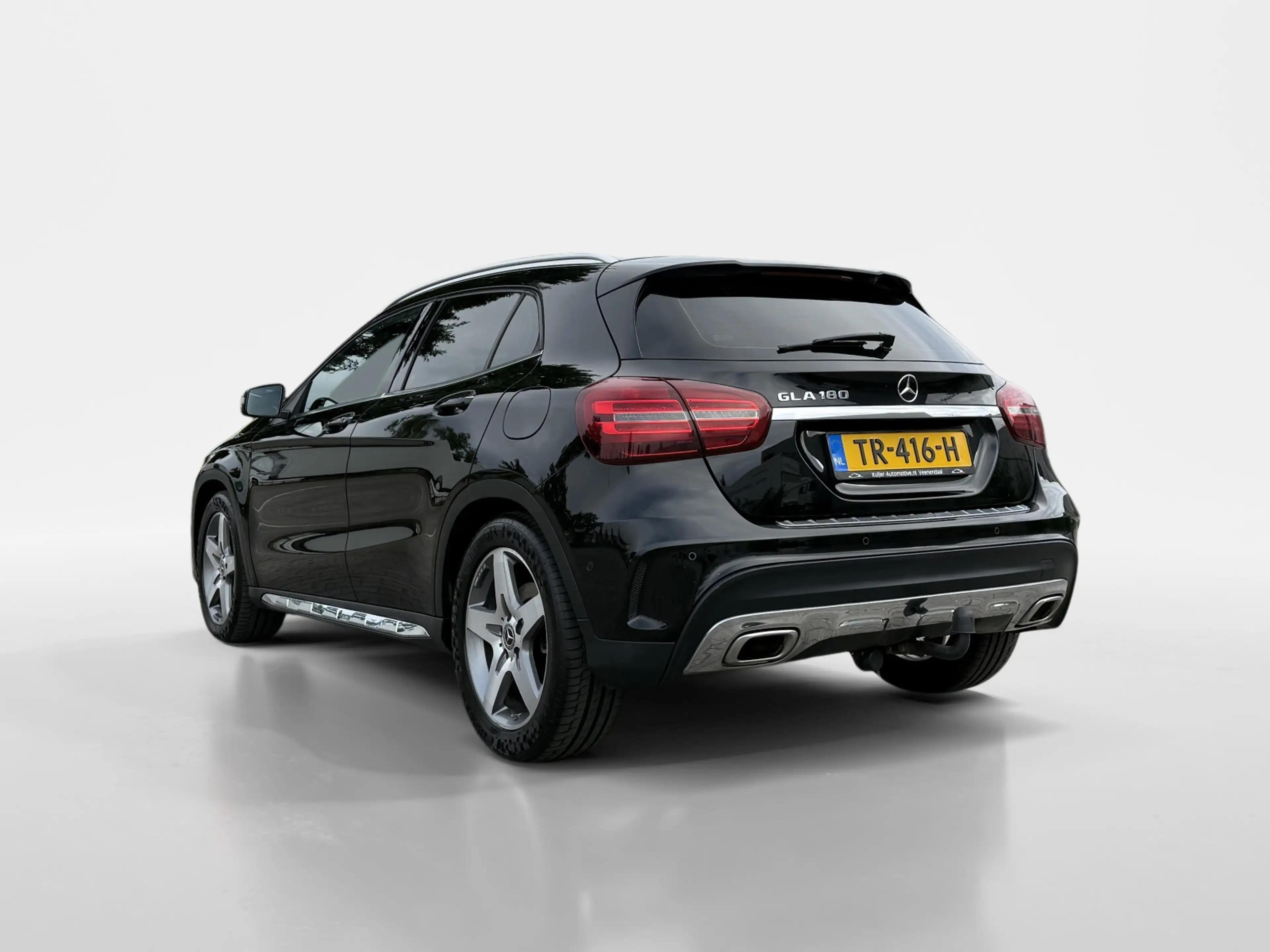 Mercedes-Benz GLA 180 Business Solution AMG Automaat / Panoramadak — photo 3